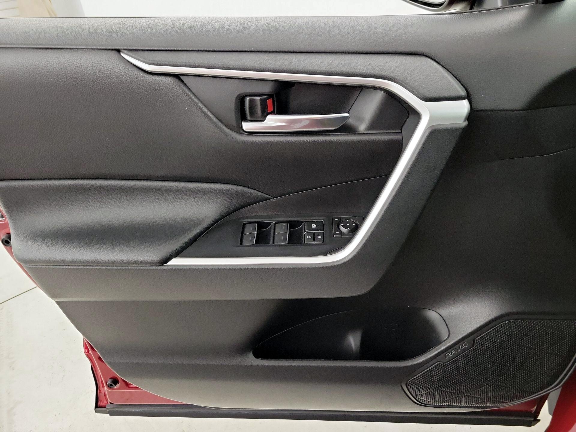 Thumbnail: 2022 Toyota RAV4 - 12