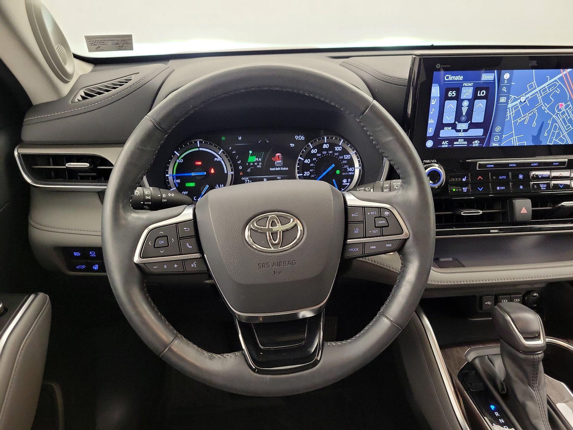 Thumbnail: 2021 Toyota Highlander - 10