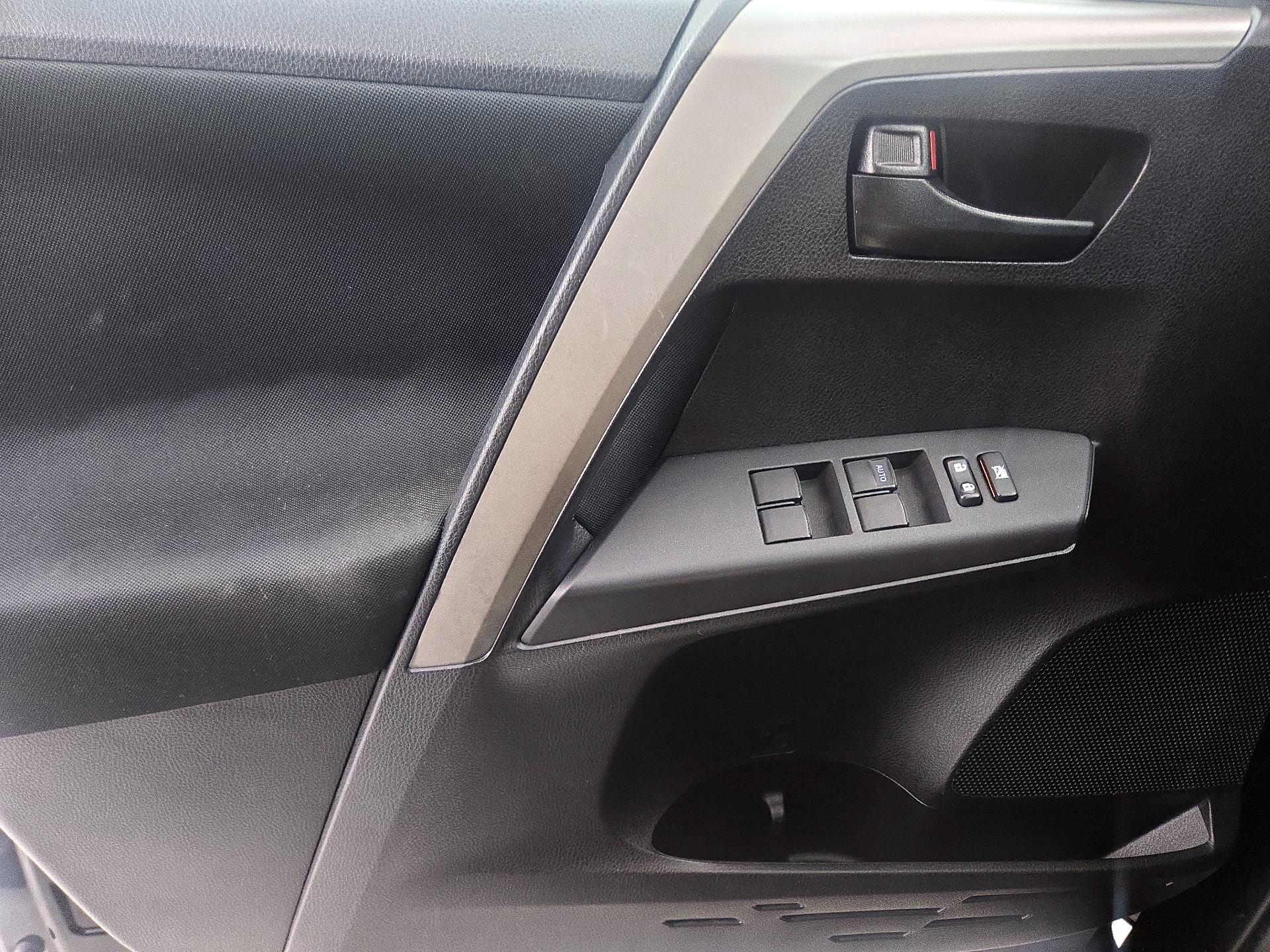 Thumbnail: 2016 Toyota RAV4 - 12