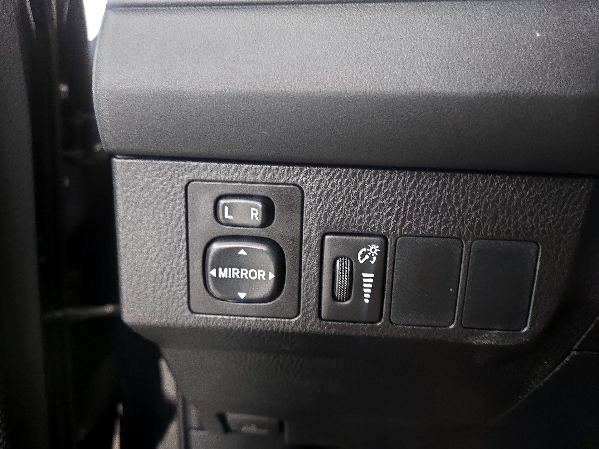 Thumbnail: 2016 Toyota RAV4 - 13