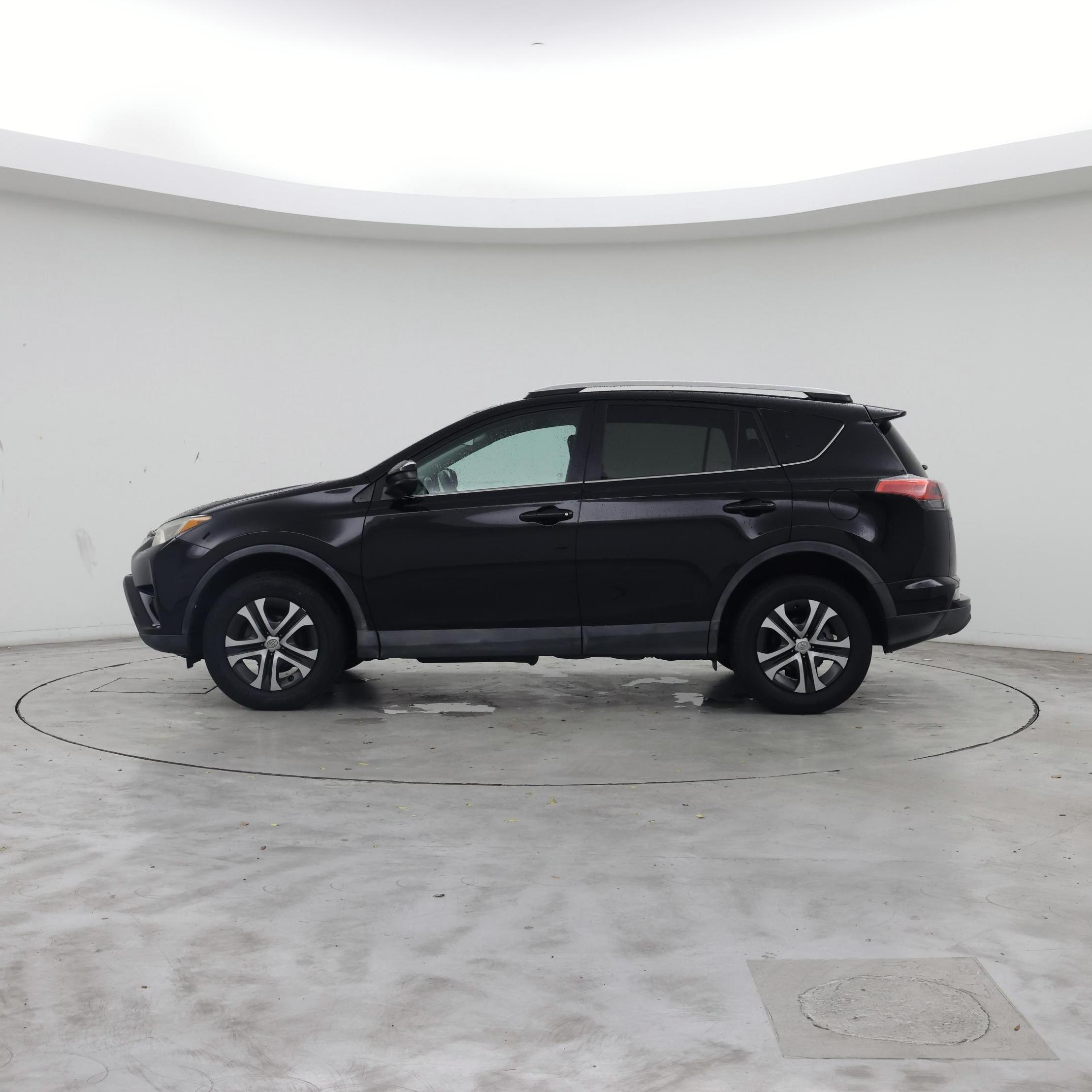 Thumbnail: 2016 Toyota RAV4 - 3