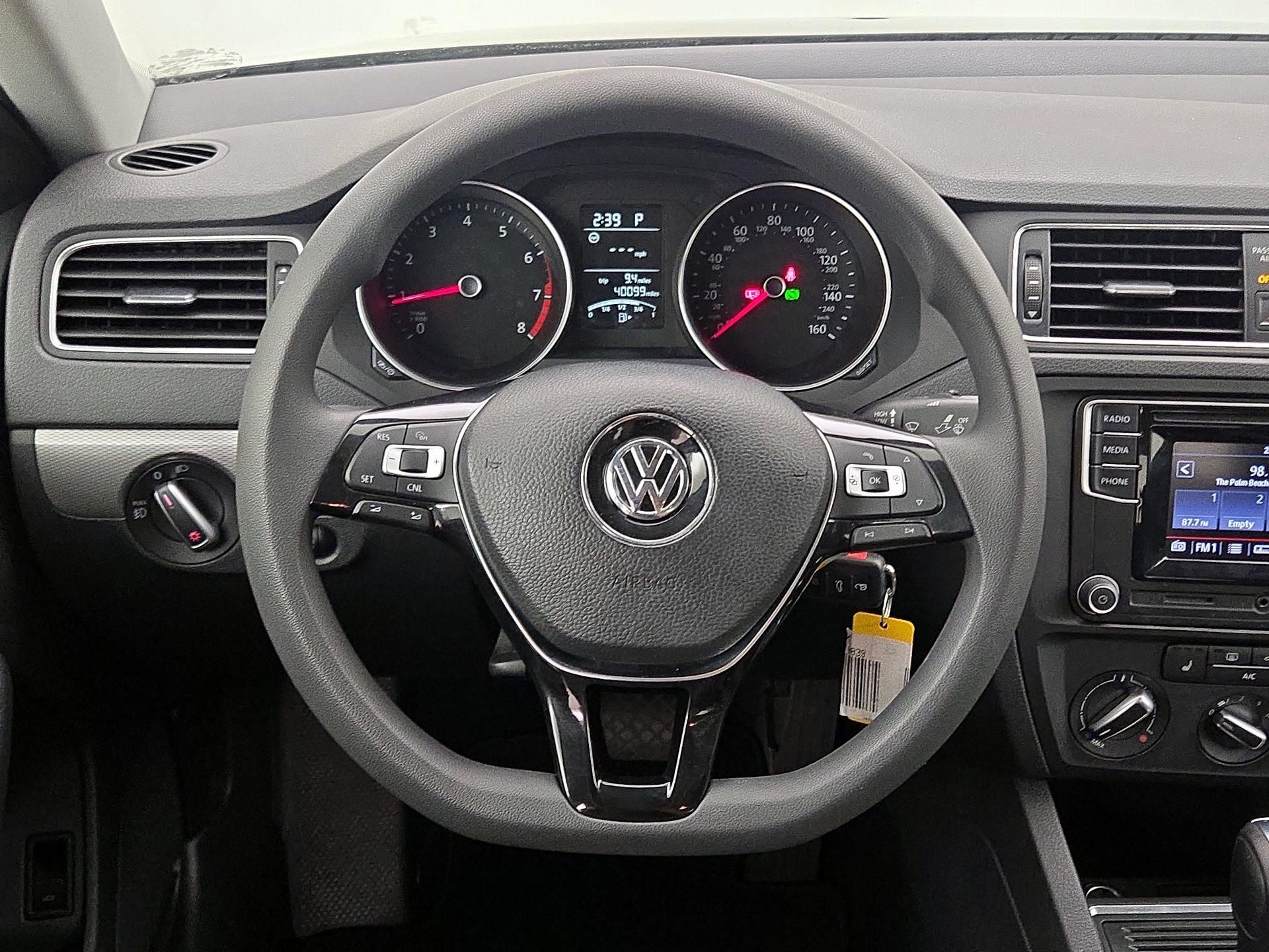 Thumbnail: 2018 Volkswagen Jetta - 10