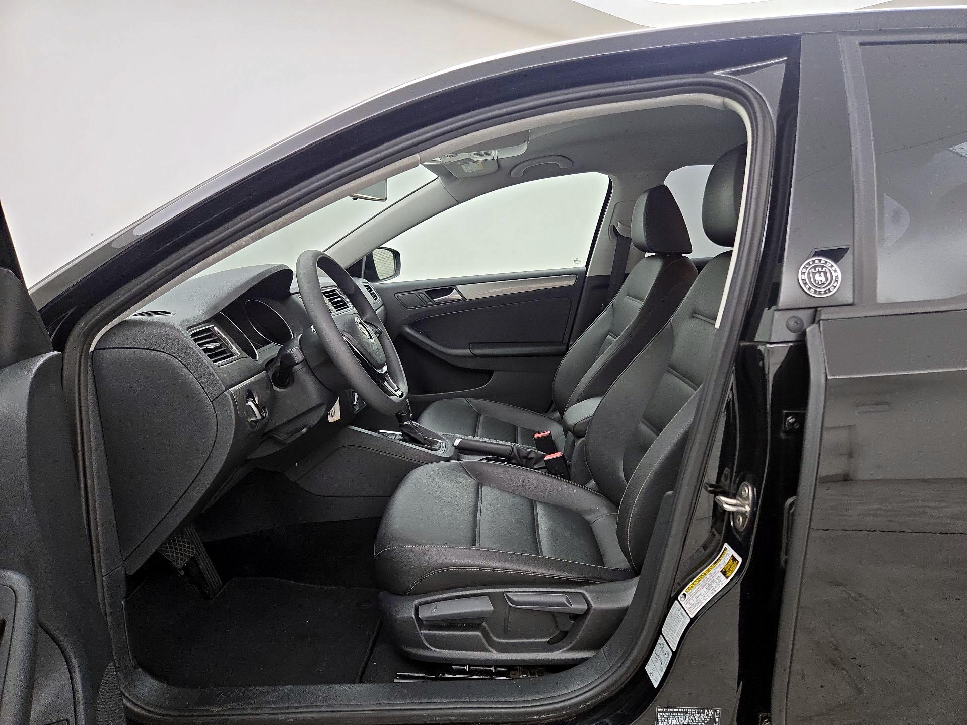 Thumbnail: 2018 Volkswagen Jetta - 11