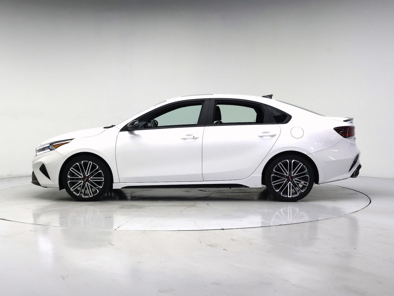2023 Kia Forte GT - Photo 4