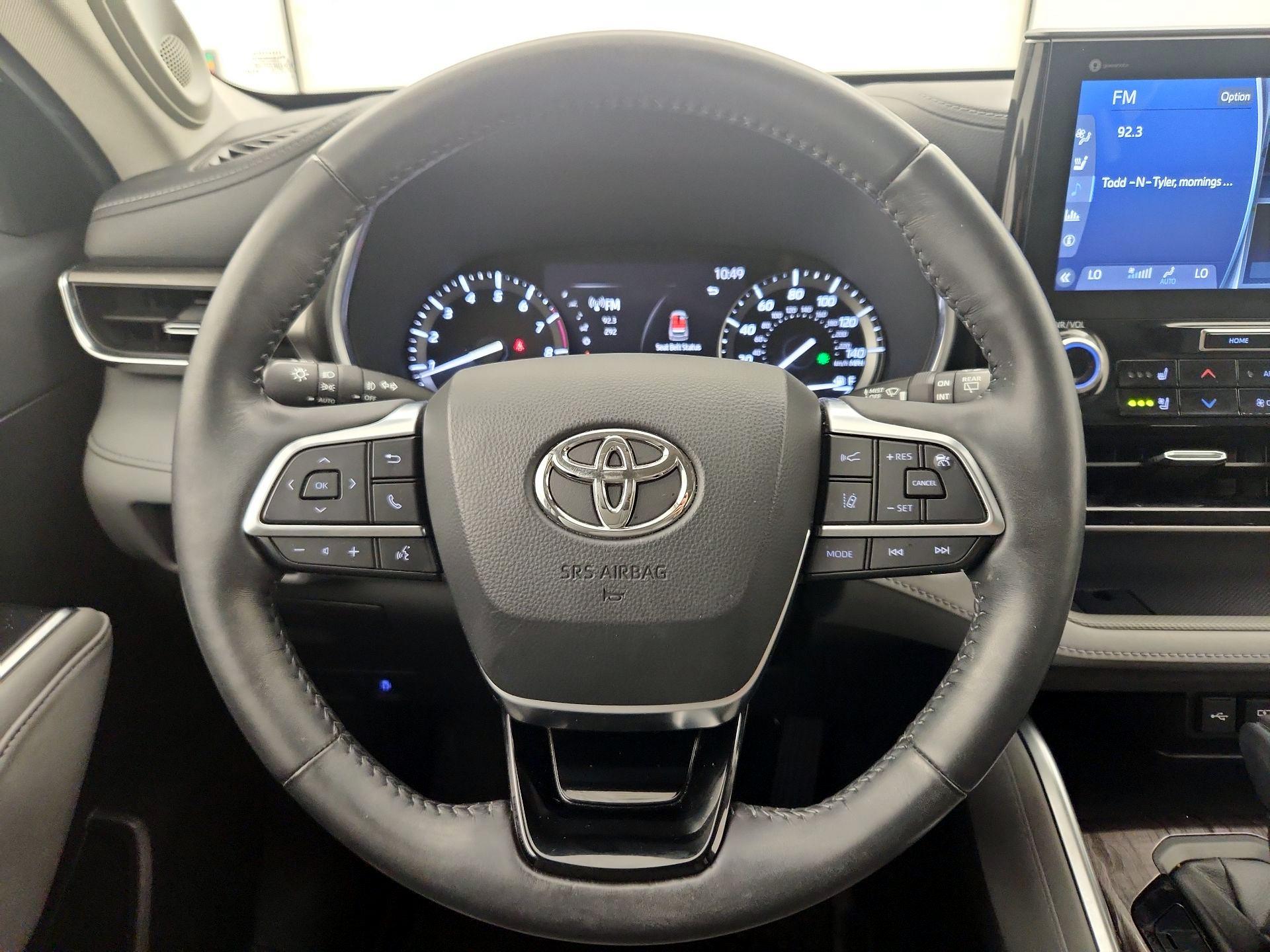 Thumbnail: 2021 Toyota Highlander - 10