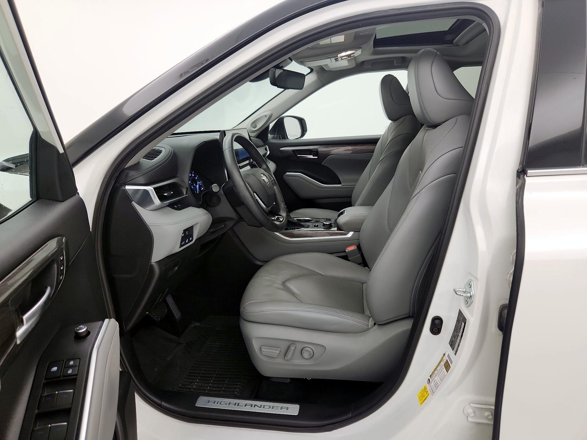 Thumbnail: 2021 Toyota Highlander - 11