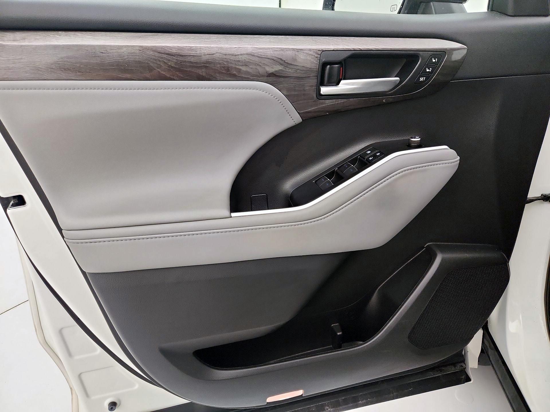 Thumbnail: 2021 Toyota Highlander - 12