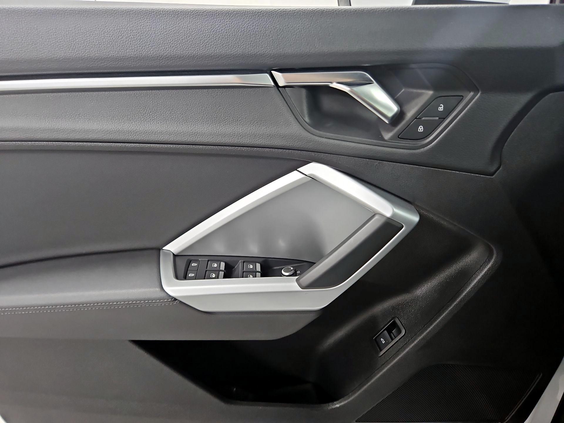 Thumbnail: 2020 Audi Q3 - 12