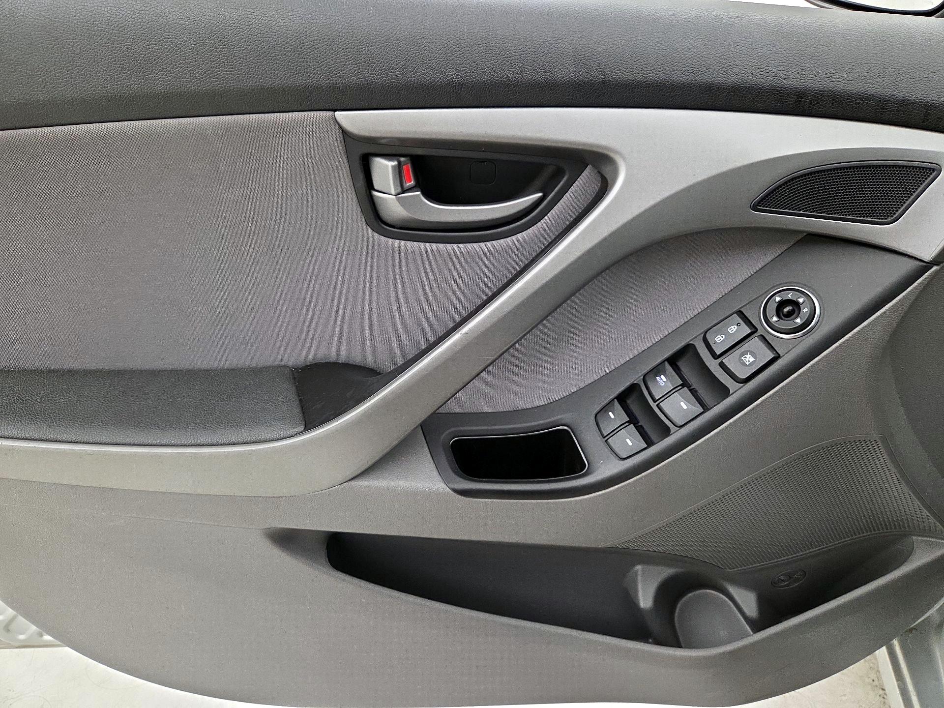 Thumbnail: 2016 Hyundai Elantra - 12