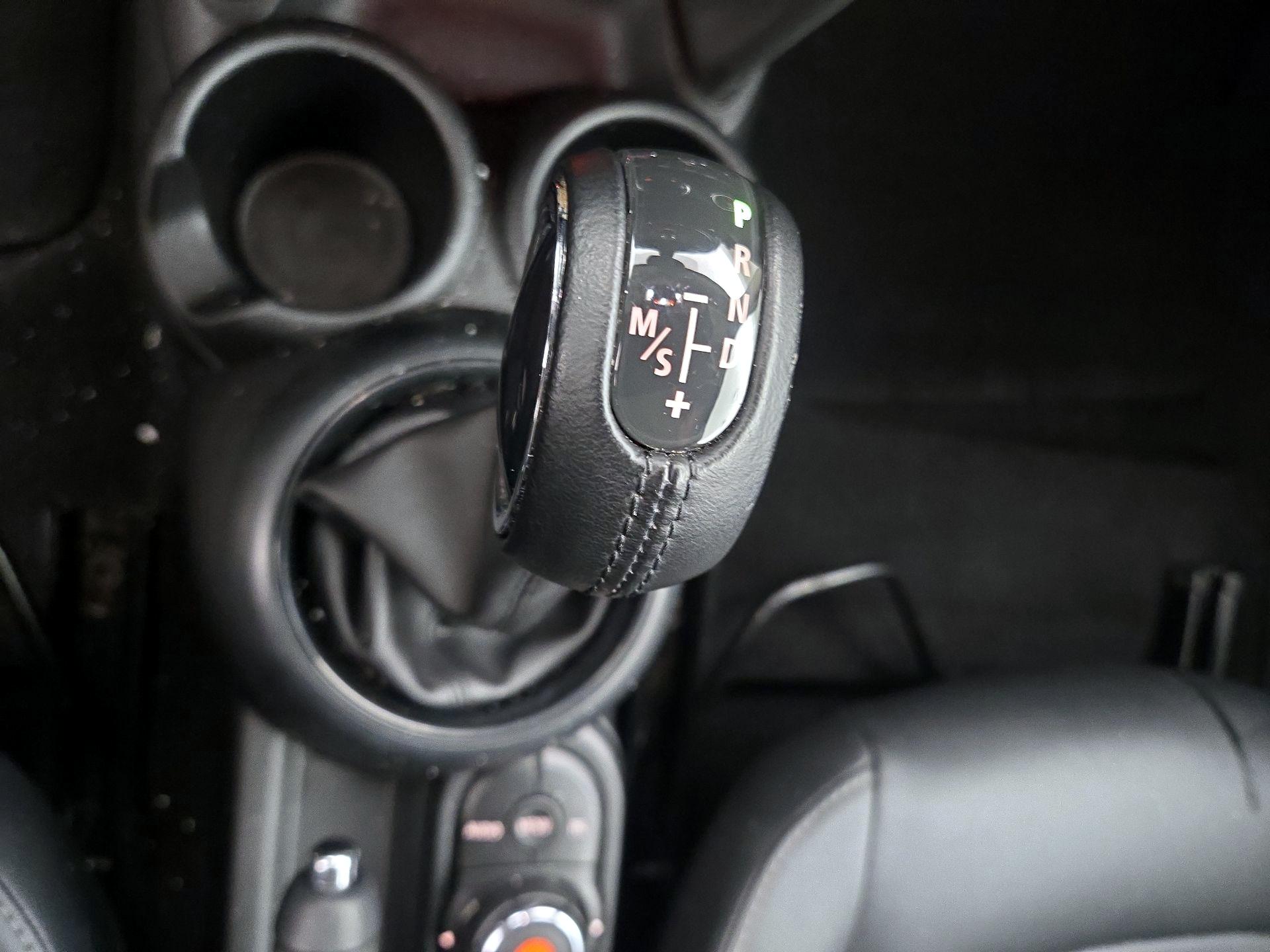 Thumbnail: 2018 MINI Cooper Hardtop - 17