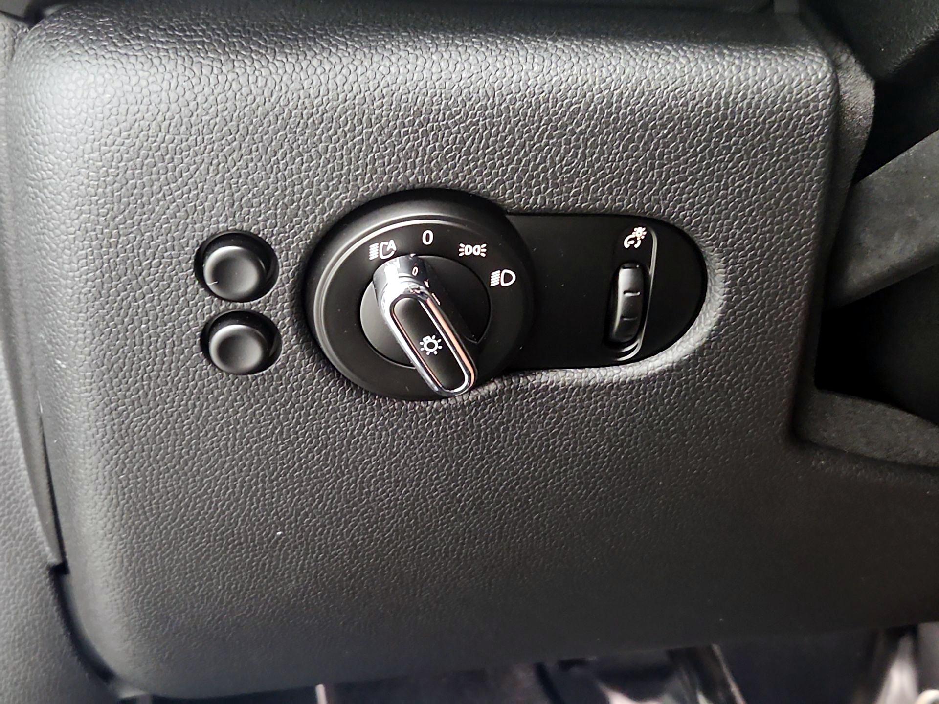 Thumbnail: 2017 MINI Cooper Hardtop - 13