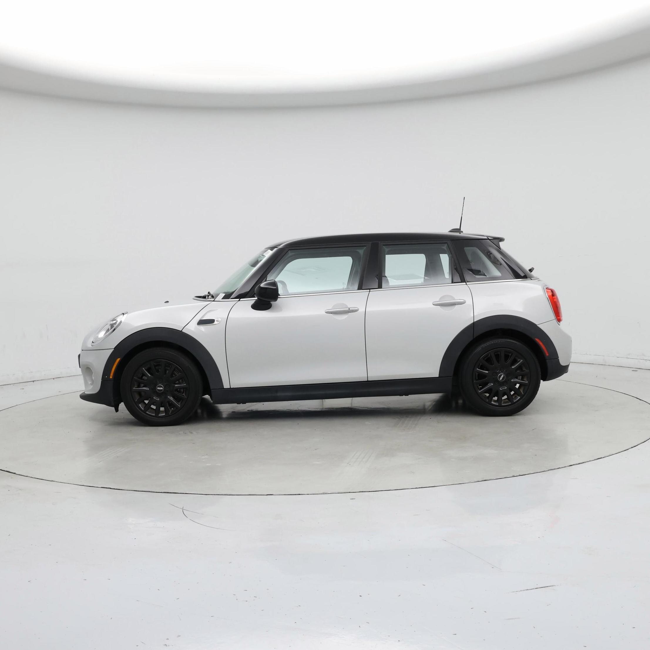 Thumbnail: 2017 MINI Cooper Hardtop - 3