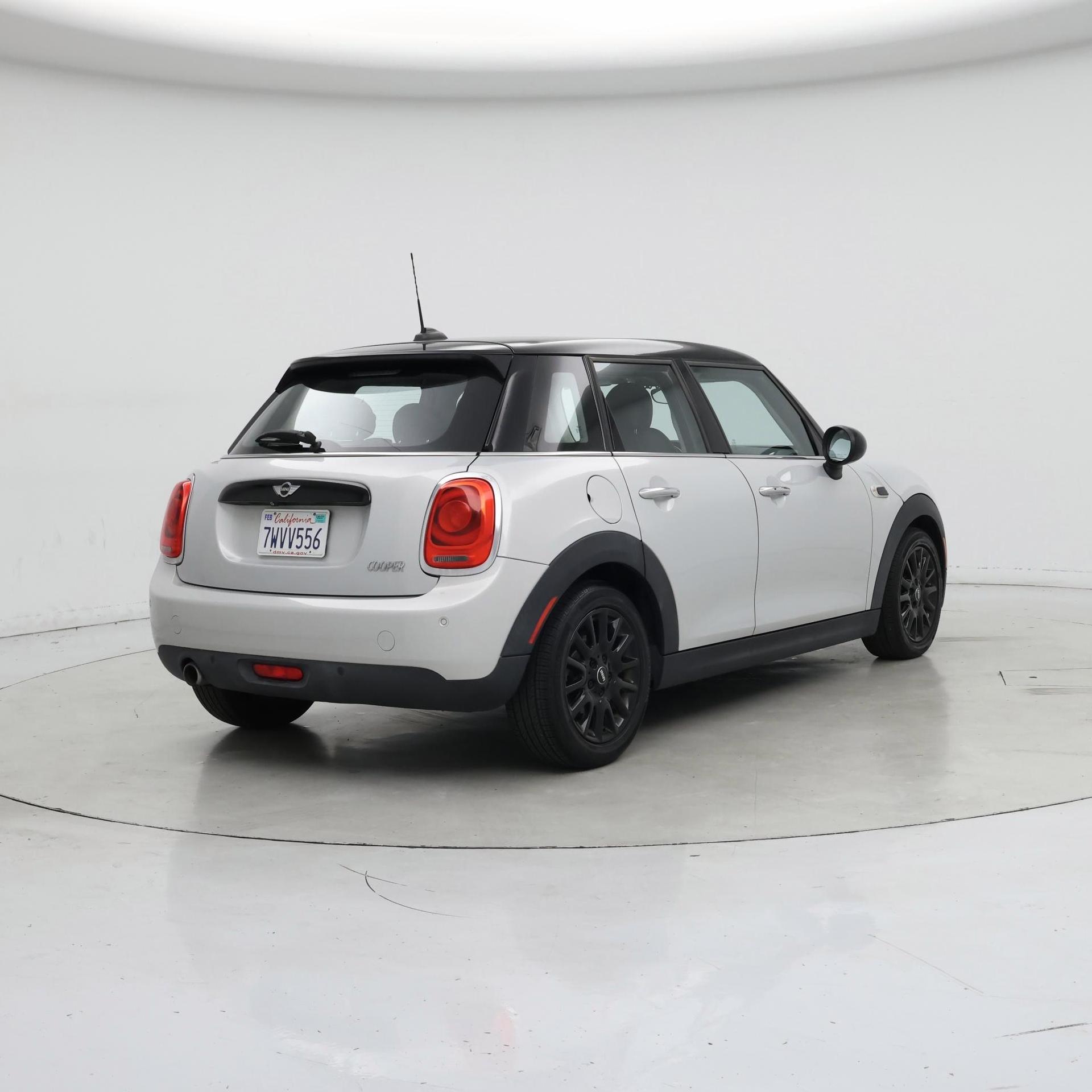 Thumbnail: 2017 MINI Cooper Hardtop - 8