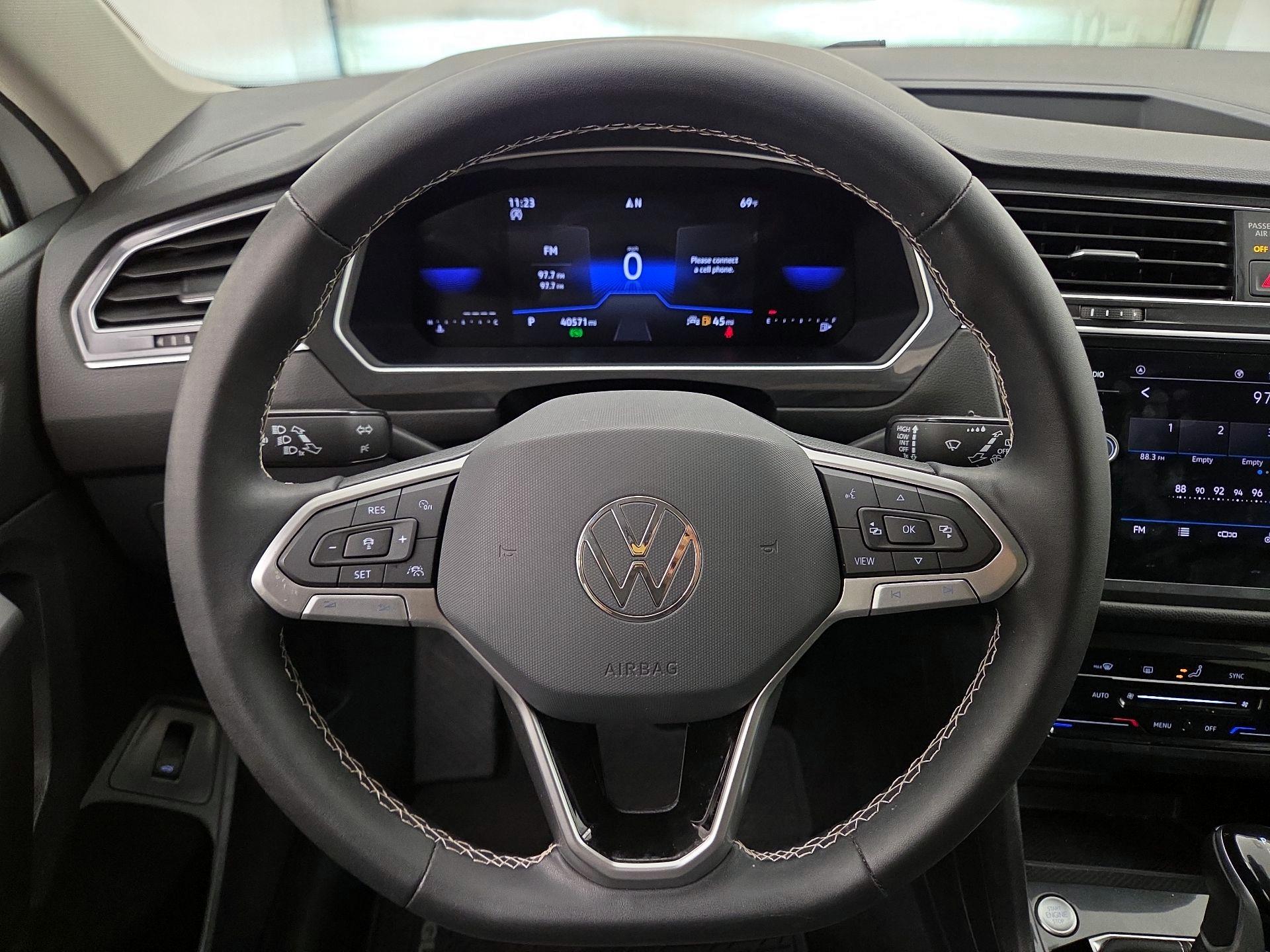 Thumbnail: 2023 Volkswagen Tiguan - 10