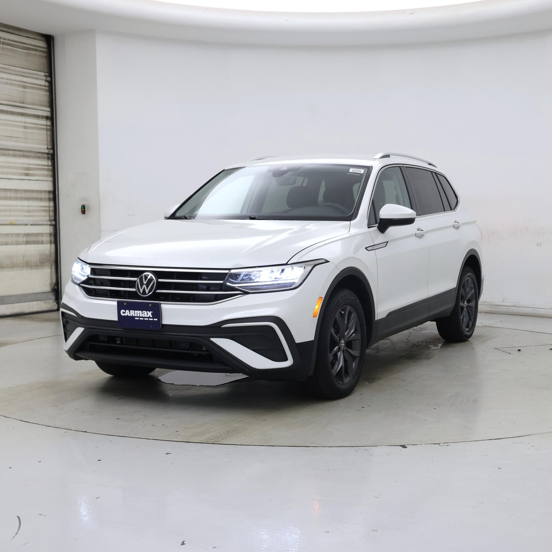 Thumbnail: 2023 Volkswagen Tiguan - 4
