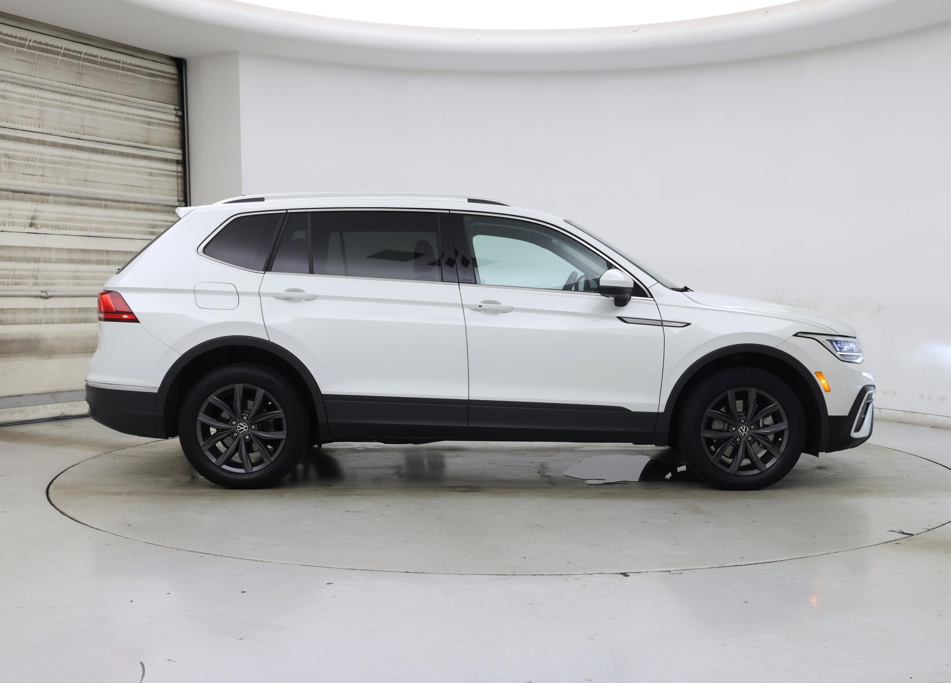 Thumbnail: 2023 Volkswagen Tiguan - 7