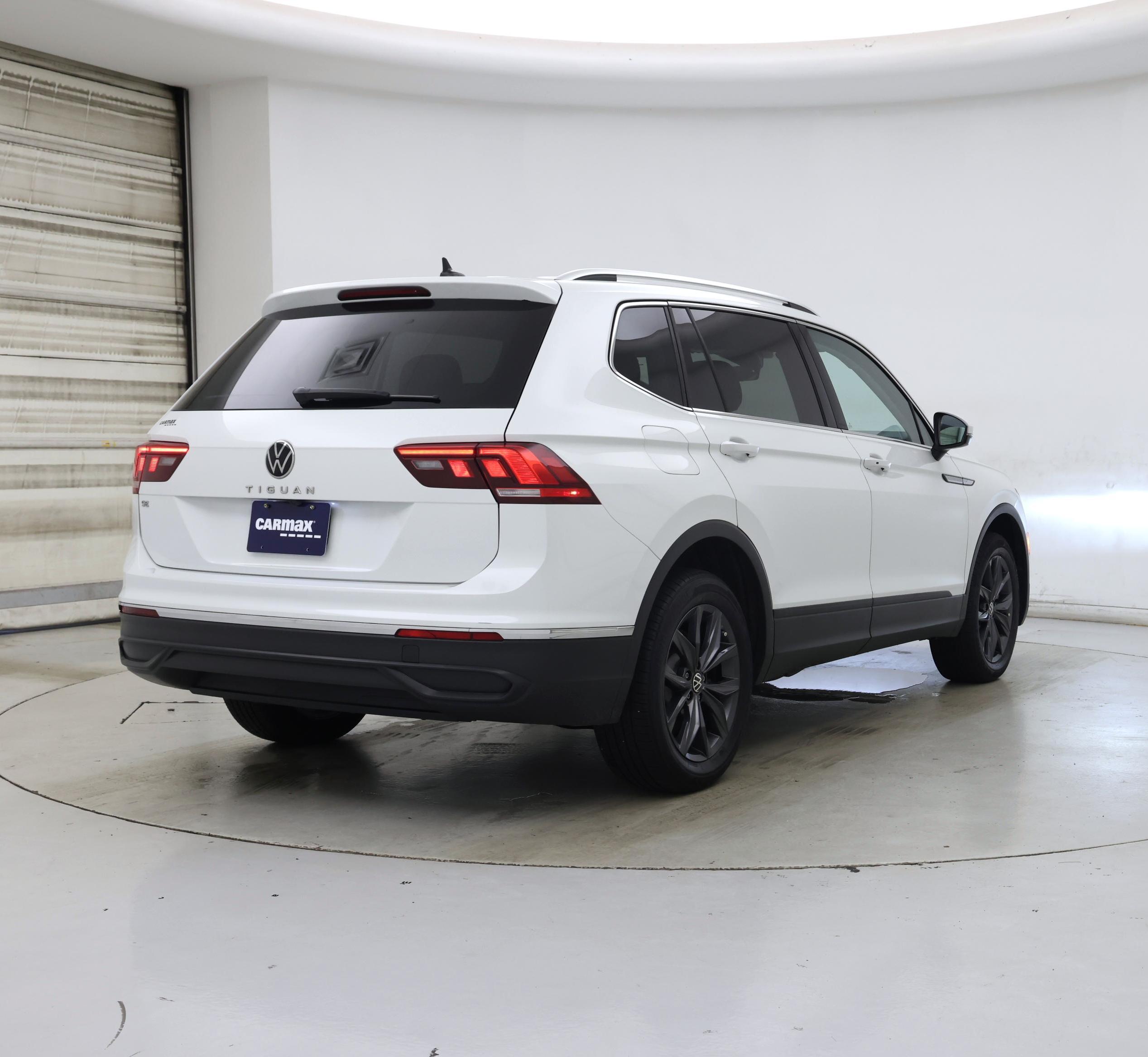 Thumbnail: 2023 Volkswagen Tiguan - 8