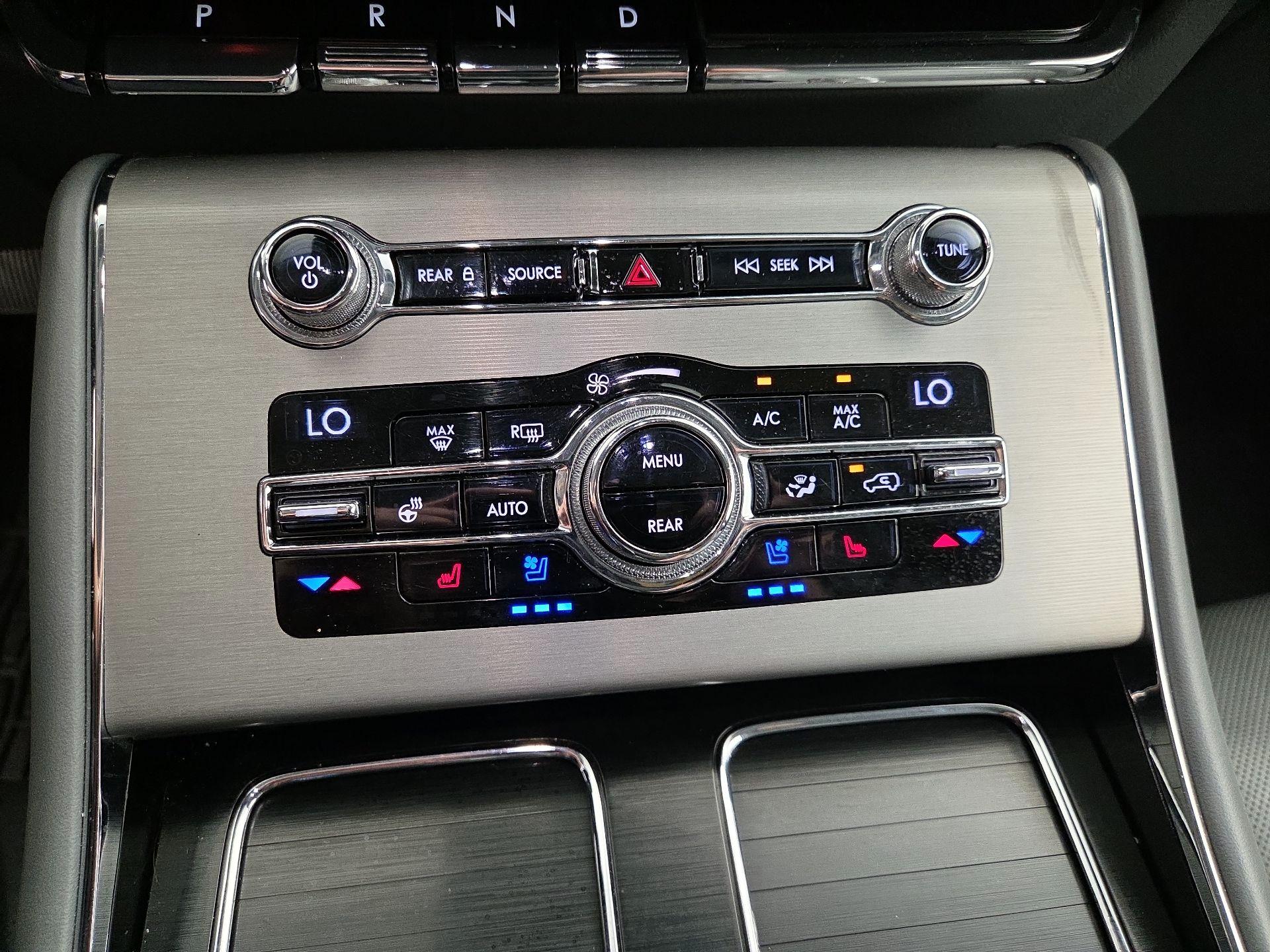 Thumbnail: 2020 Lincoln Aviator - 17