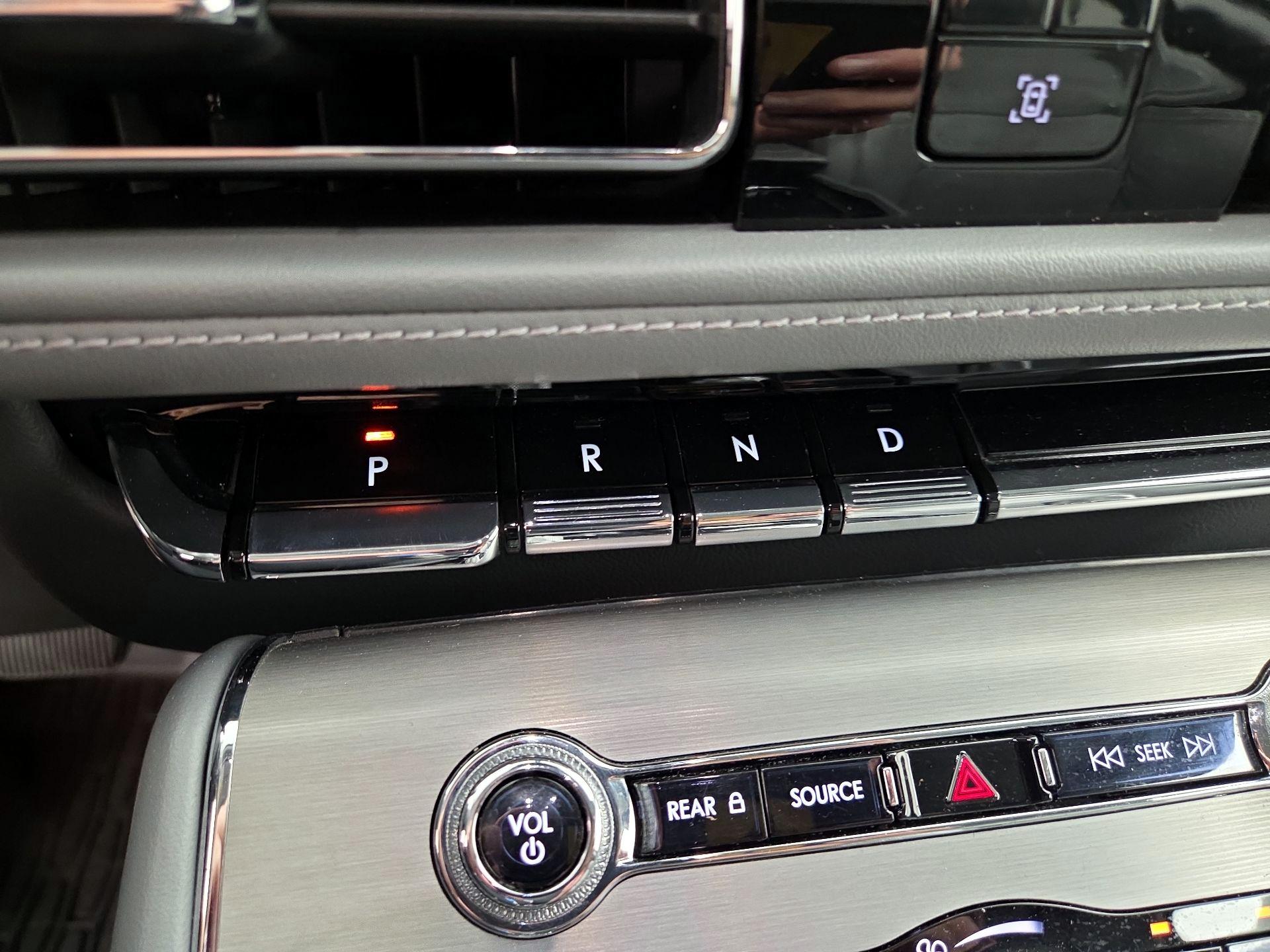 Thumbnail: 2020 Lincoln Aviator - 18