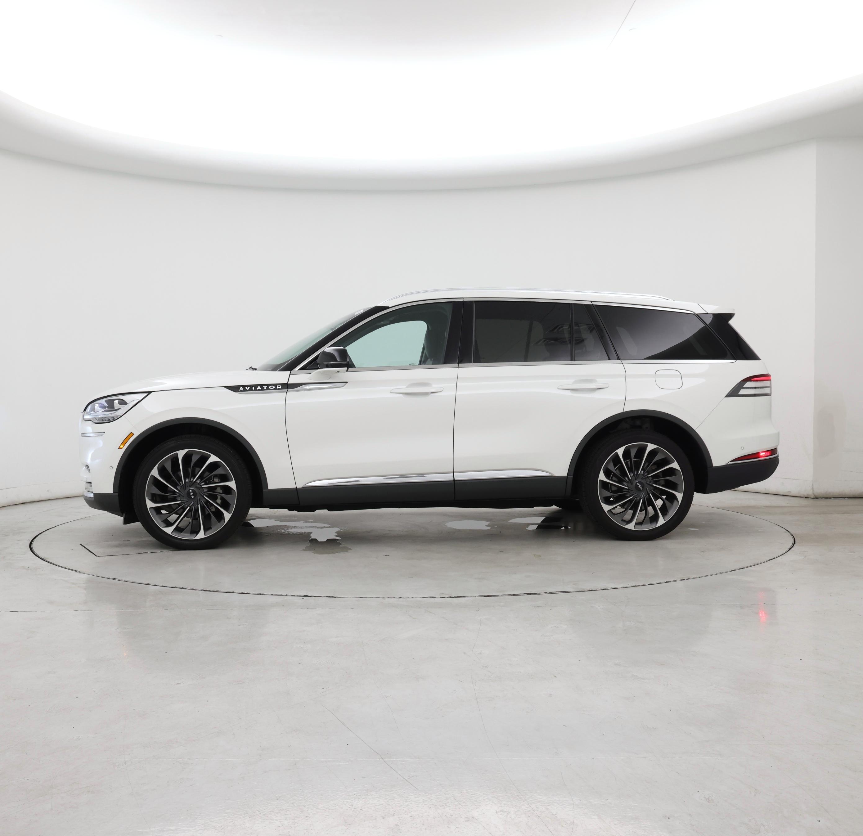 Thumbnail: 2020 Lincoln Aviator - 3