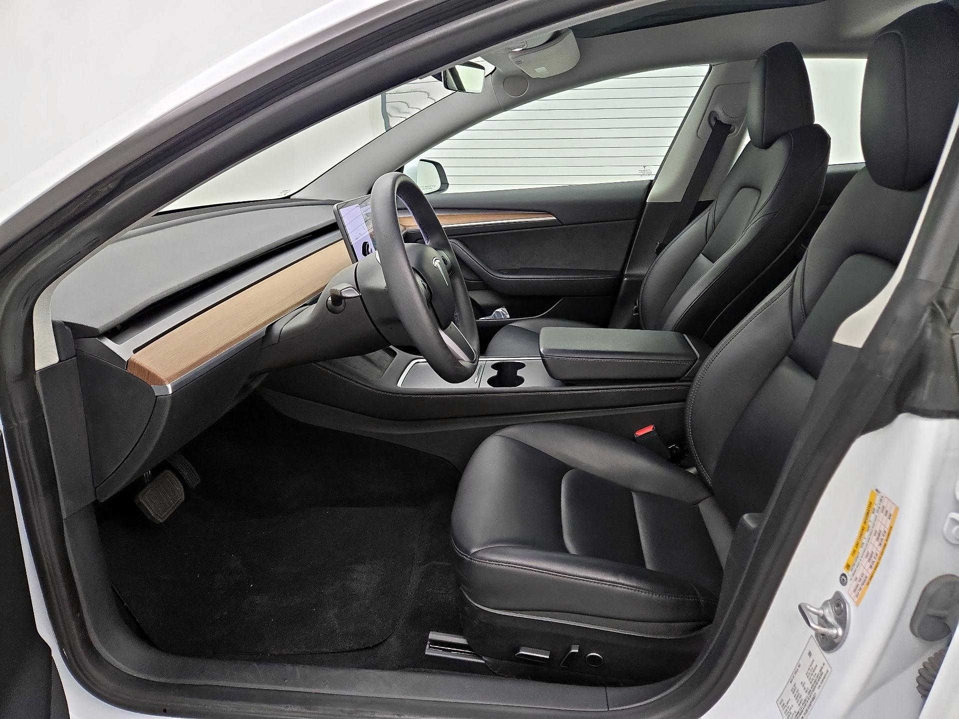 Thumbnail: 2023 Tesla Model 3 - 11