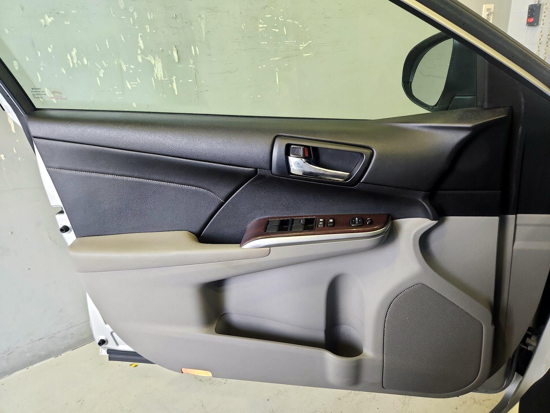 Thumbnail: 2014 Toyota Camry - 12