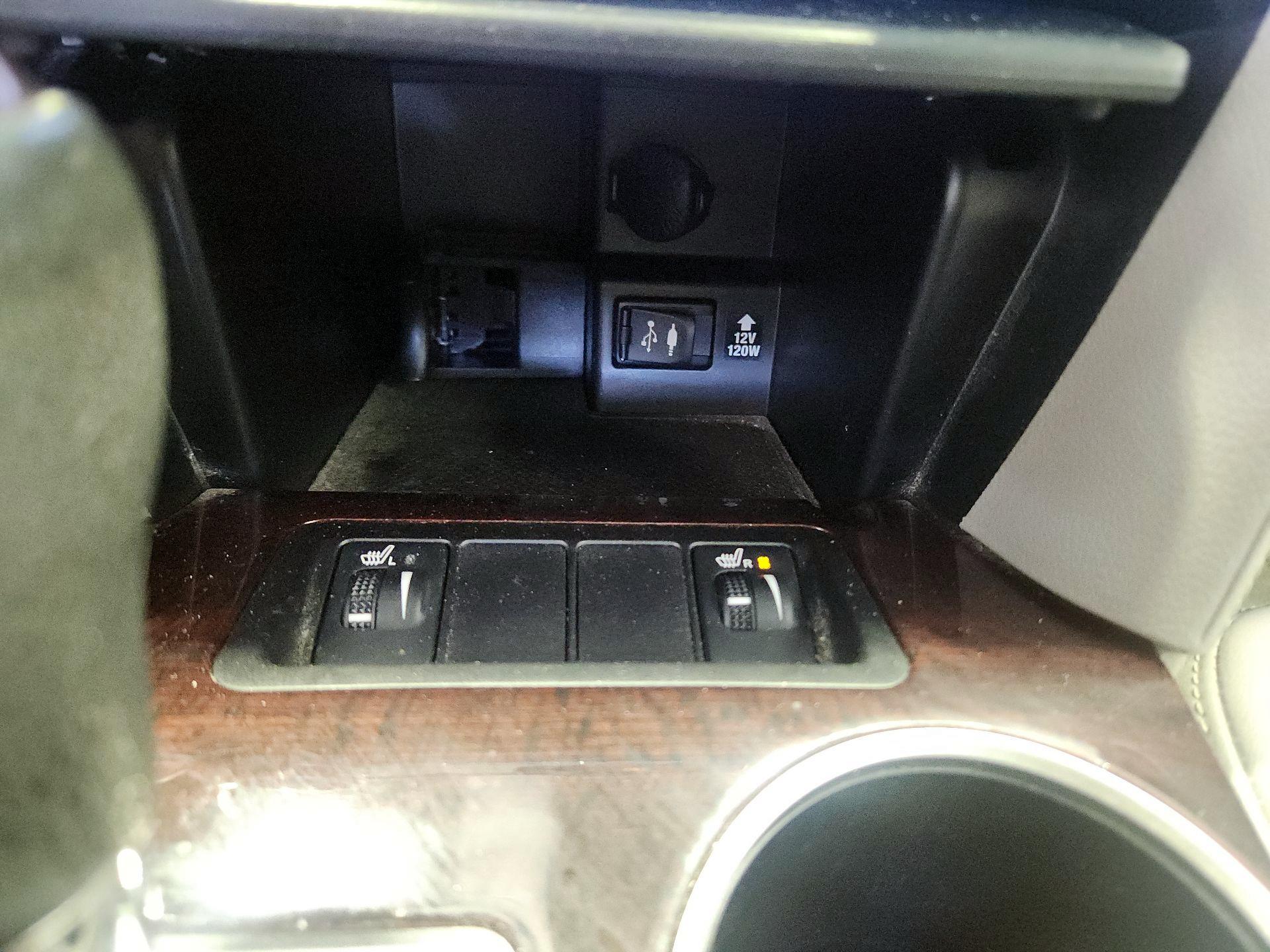 Thumbnail: 2014 Toyota Camry - 18