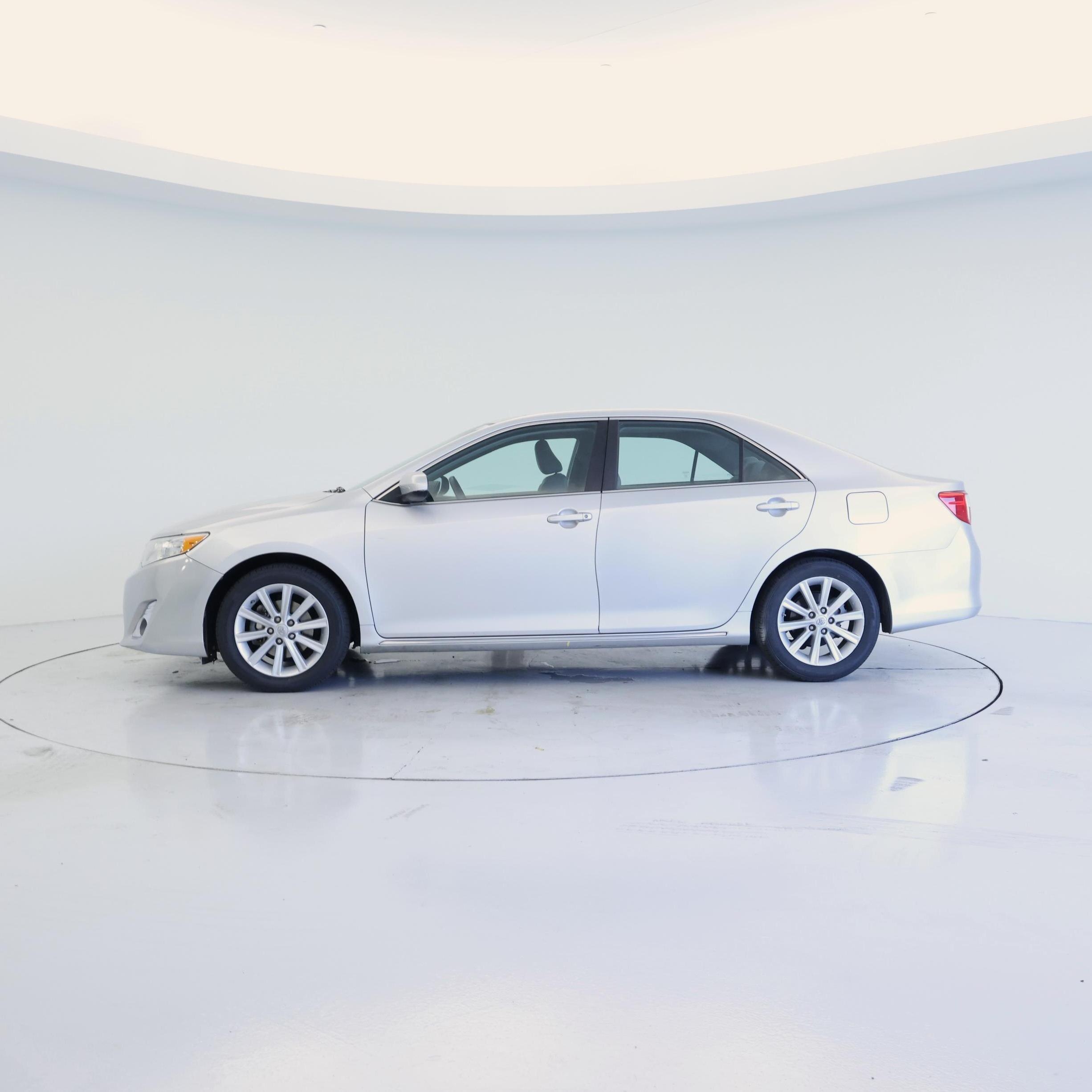 Thumbnail: 2014 Toyota Camry - 3