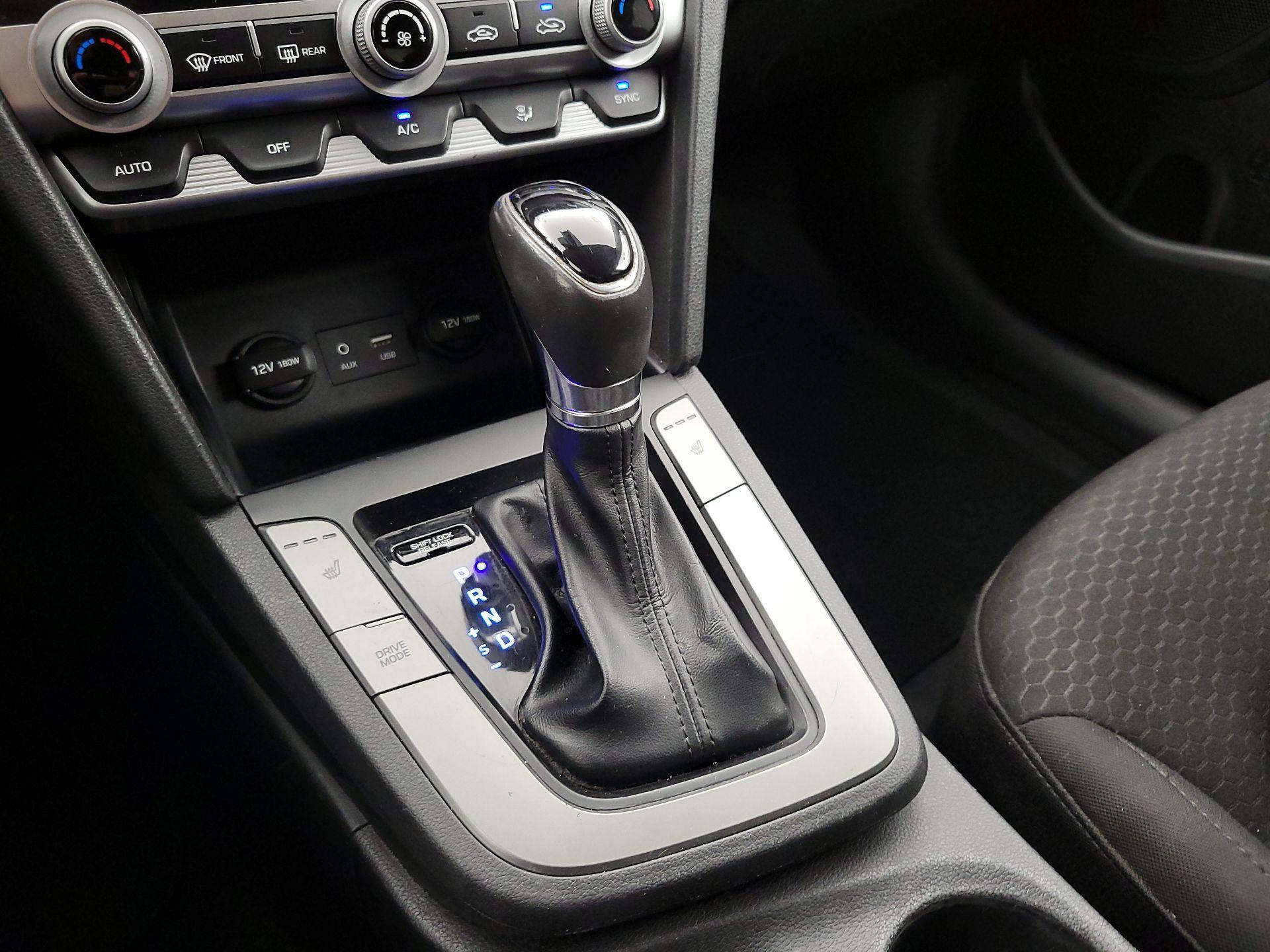 Thumbnail: 2019 Hyundai Elantra - 17