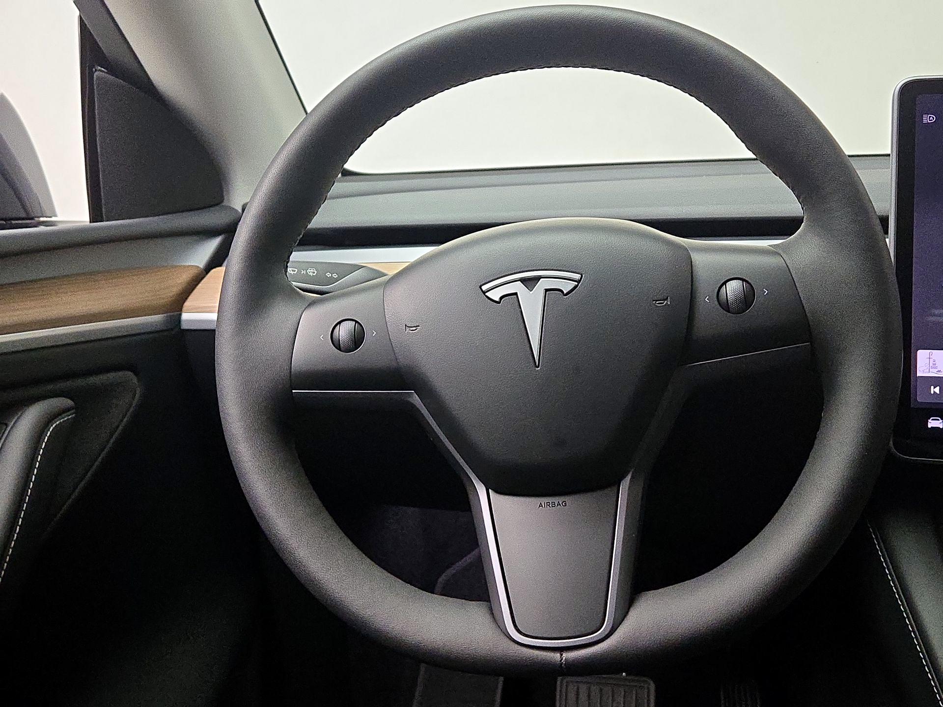 Thumbnail: 2023 Tesla Model Y - 10