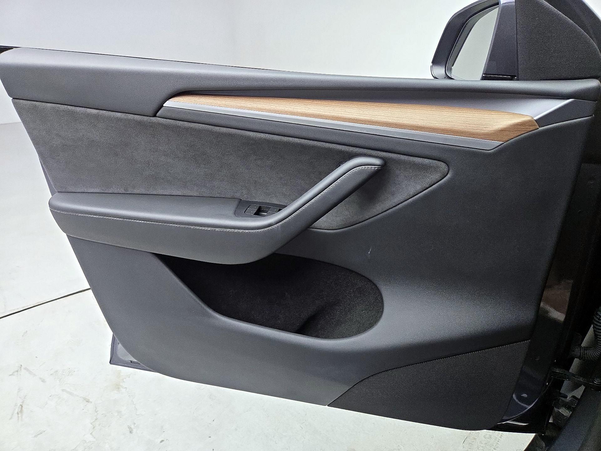 Thumbnail: 2023 Tesla Model Y - 12