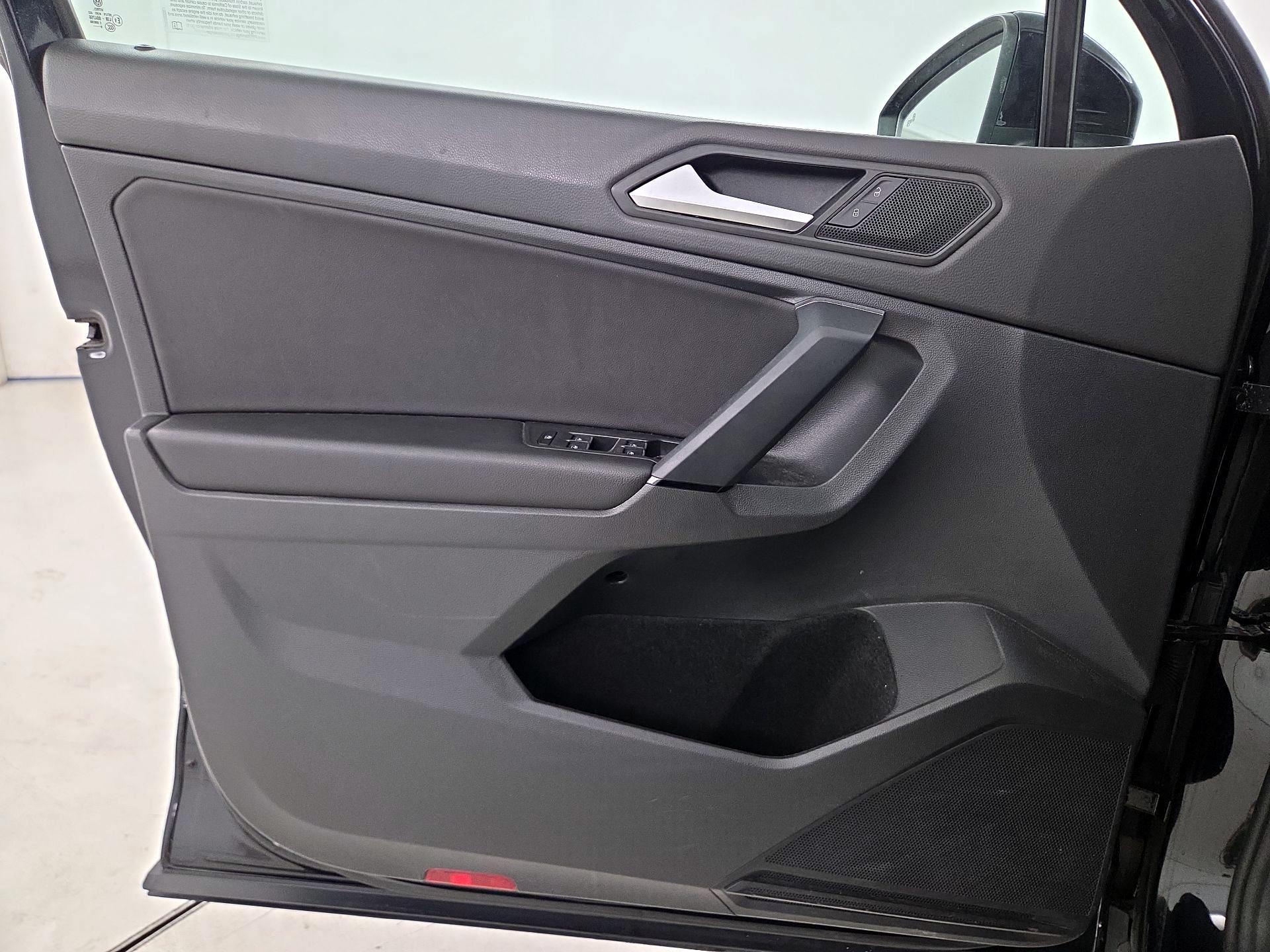 Thumbnail: 2019 Volkswagen Tiguan - 12