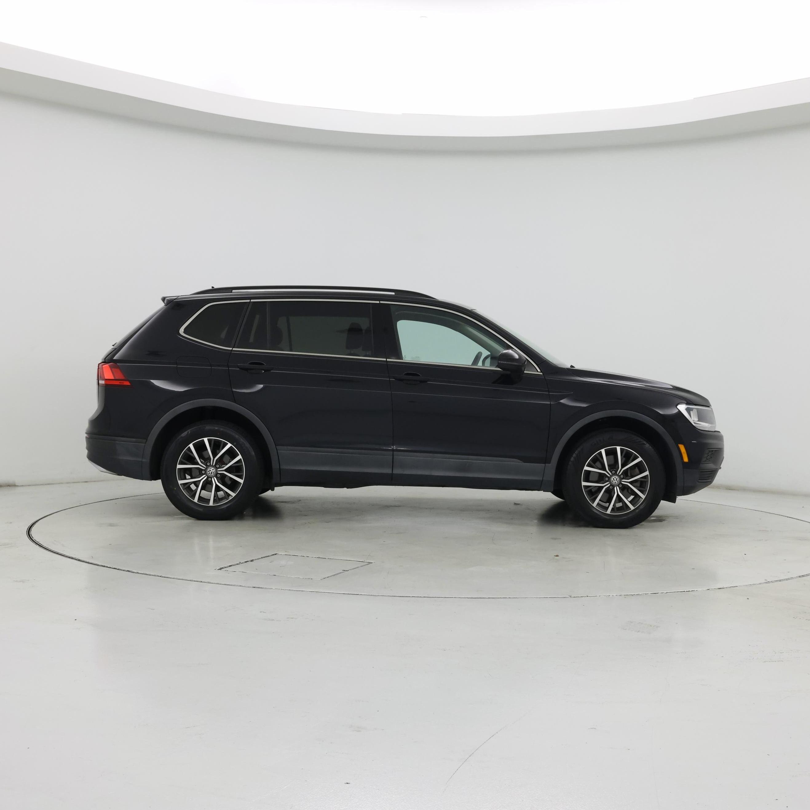 Thumbnail: 2019 Volkswagen Tiguan - 7