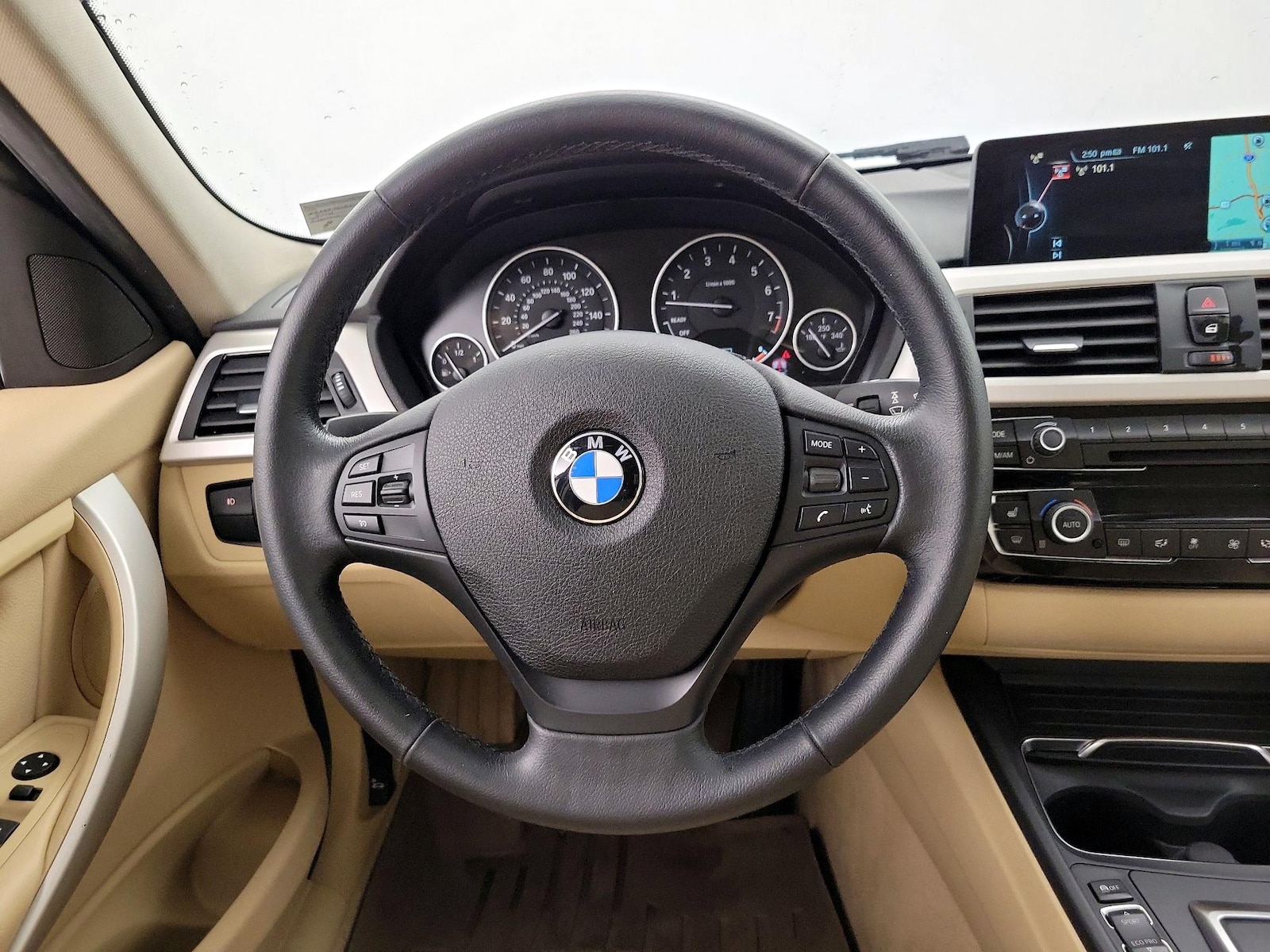 2016 BMW 3 Series 320i - Photo 11