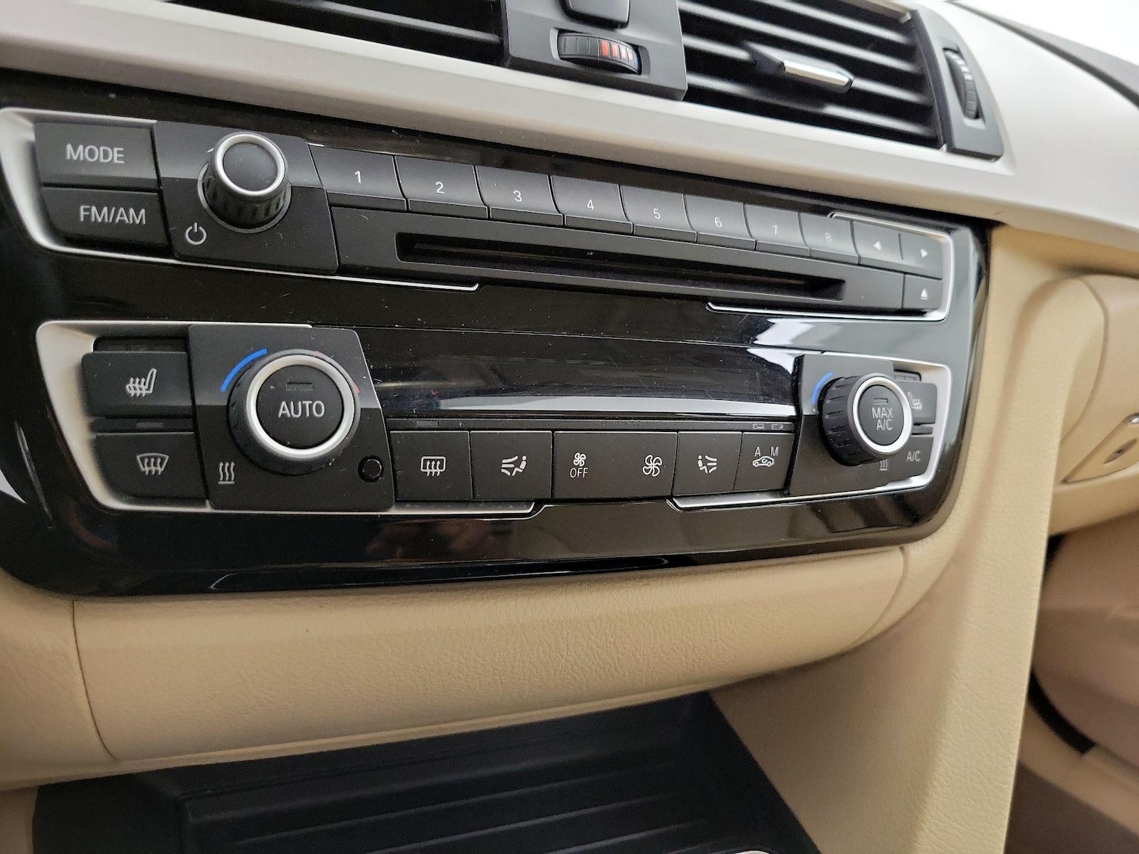 2016 BMW 3 Series 320i - Photo 18