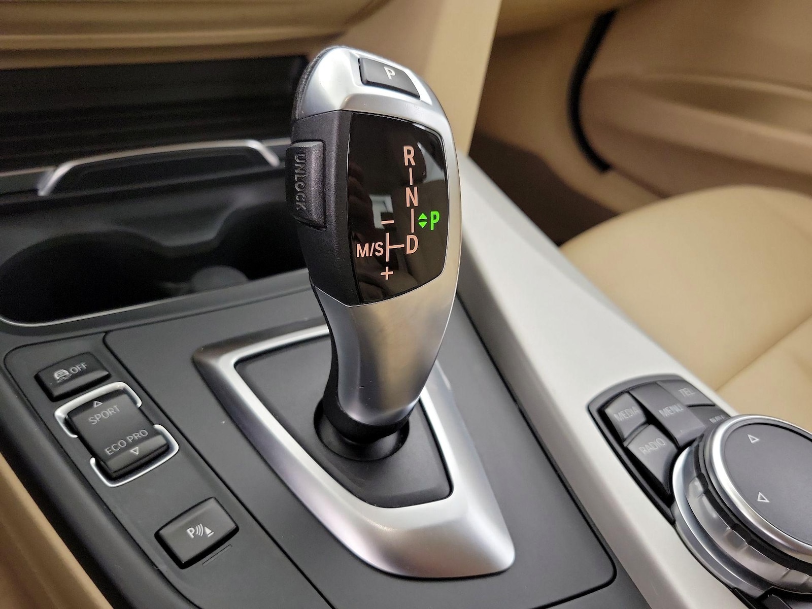 2016 BMW 3 Series 320i - Photo 19