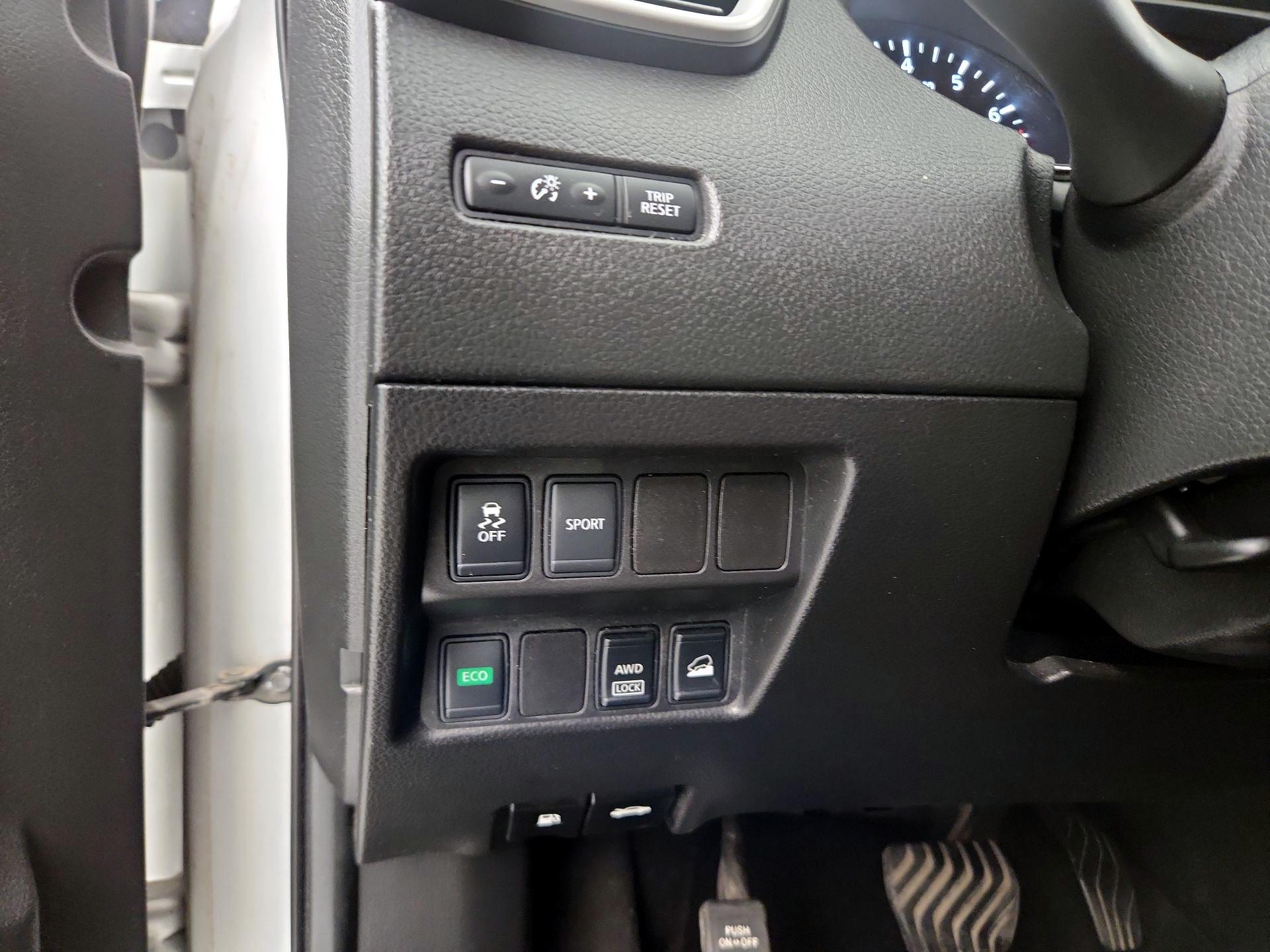 Thumbnail: 2016 Nissan Rogue - 11