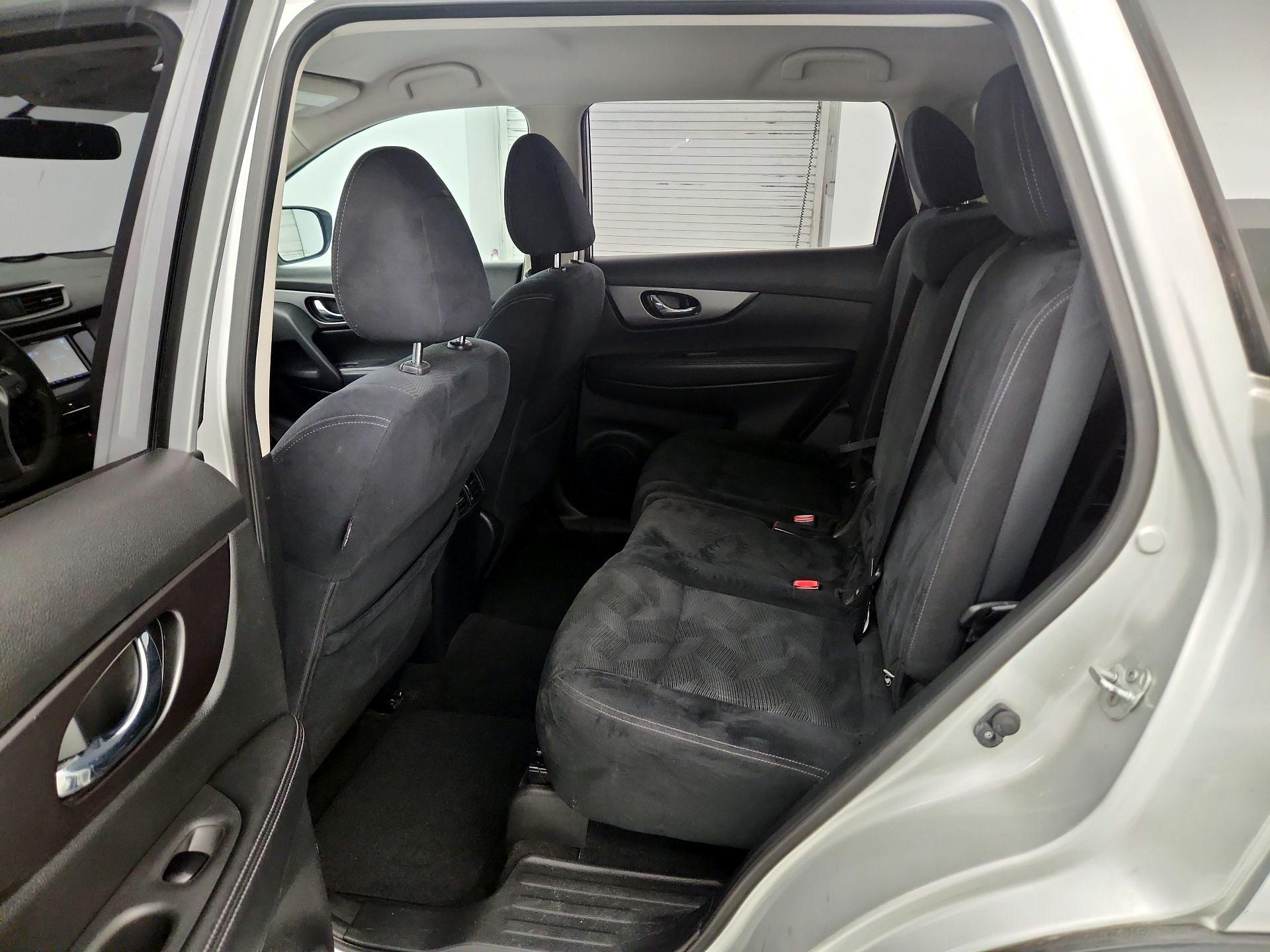 Thumbnail: 2016 Nissan Rogue - 17