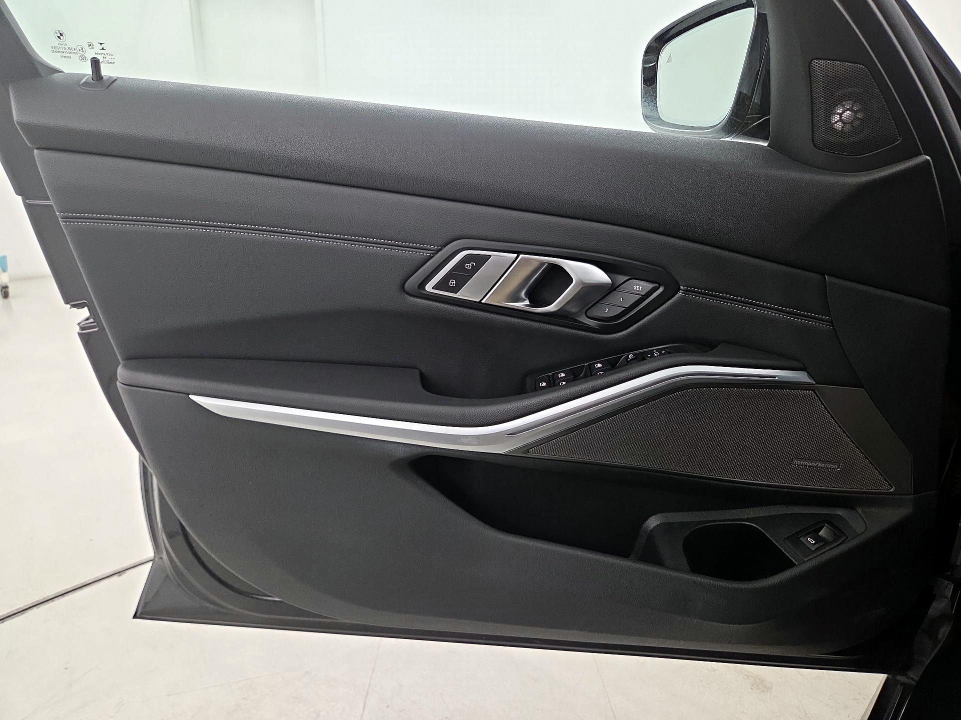 Thumbnail: 2019 BMW 3 Series - 12