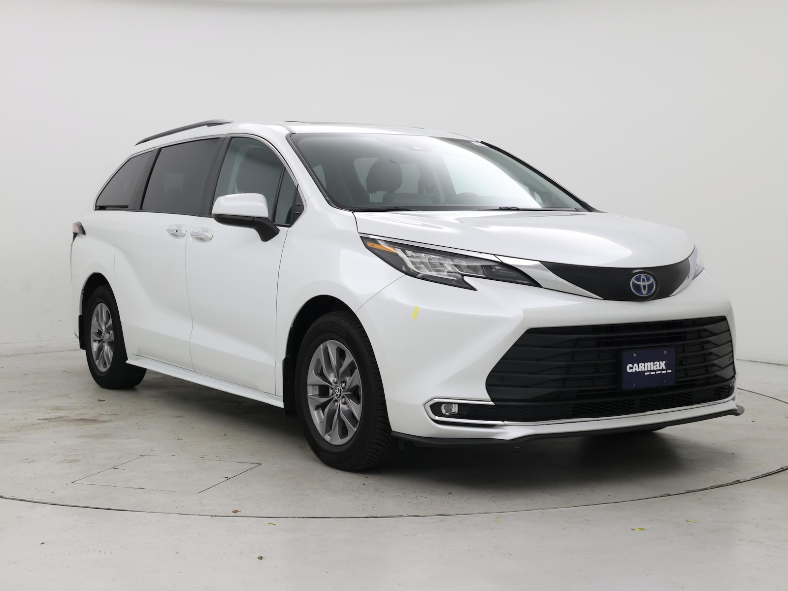 2022 Toyota Sienna XLE - Photo 2