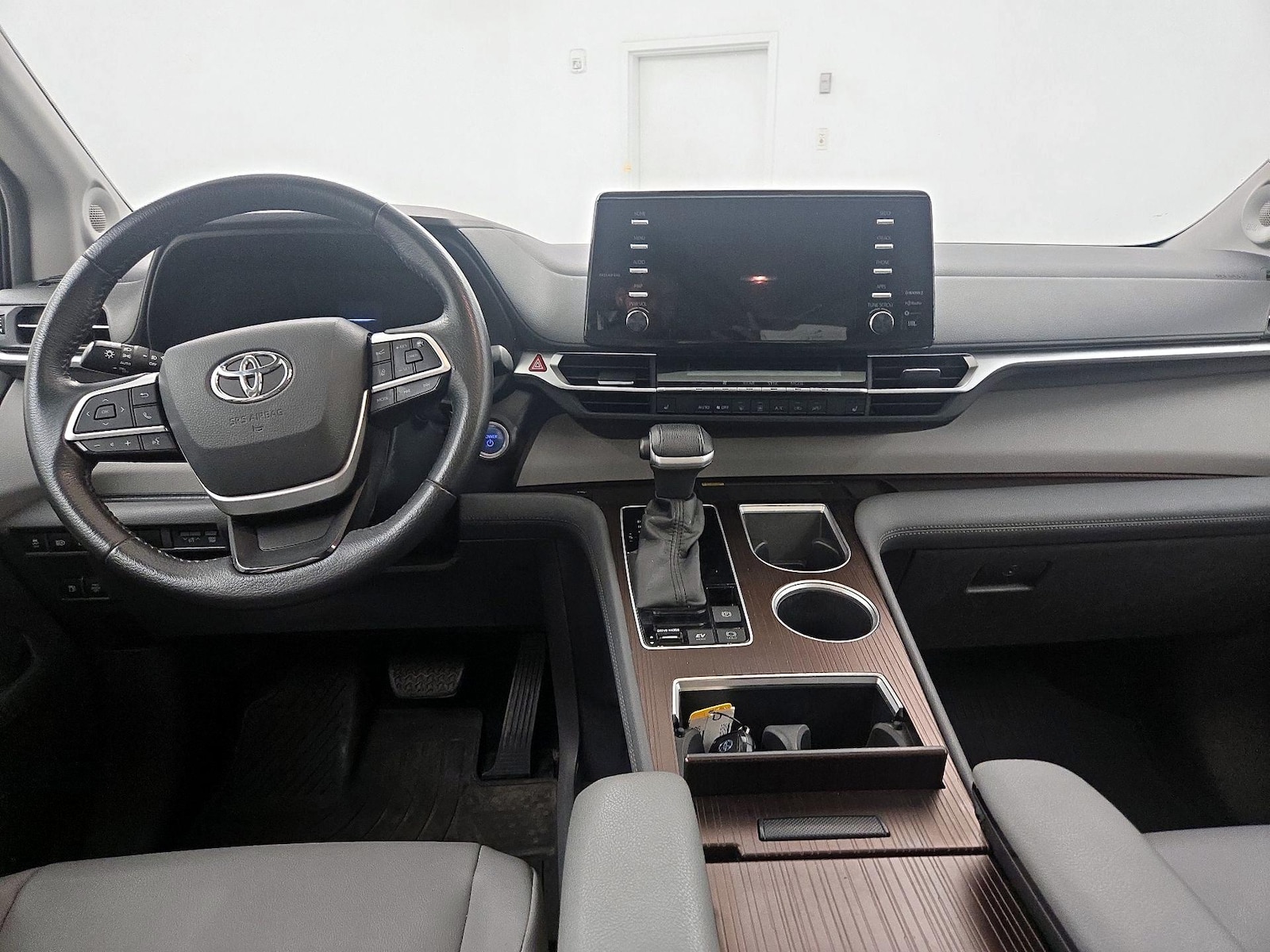 2022 Toyota Sienna XLE - Photo 10