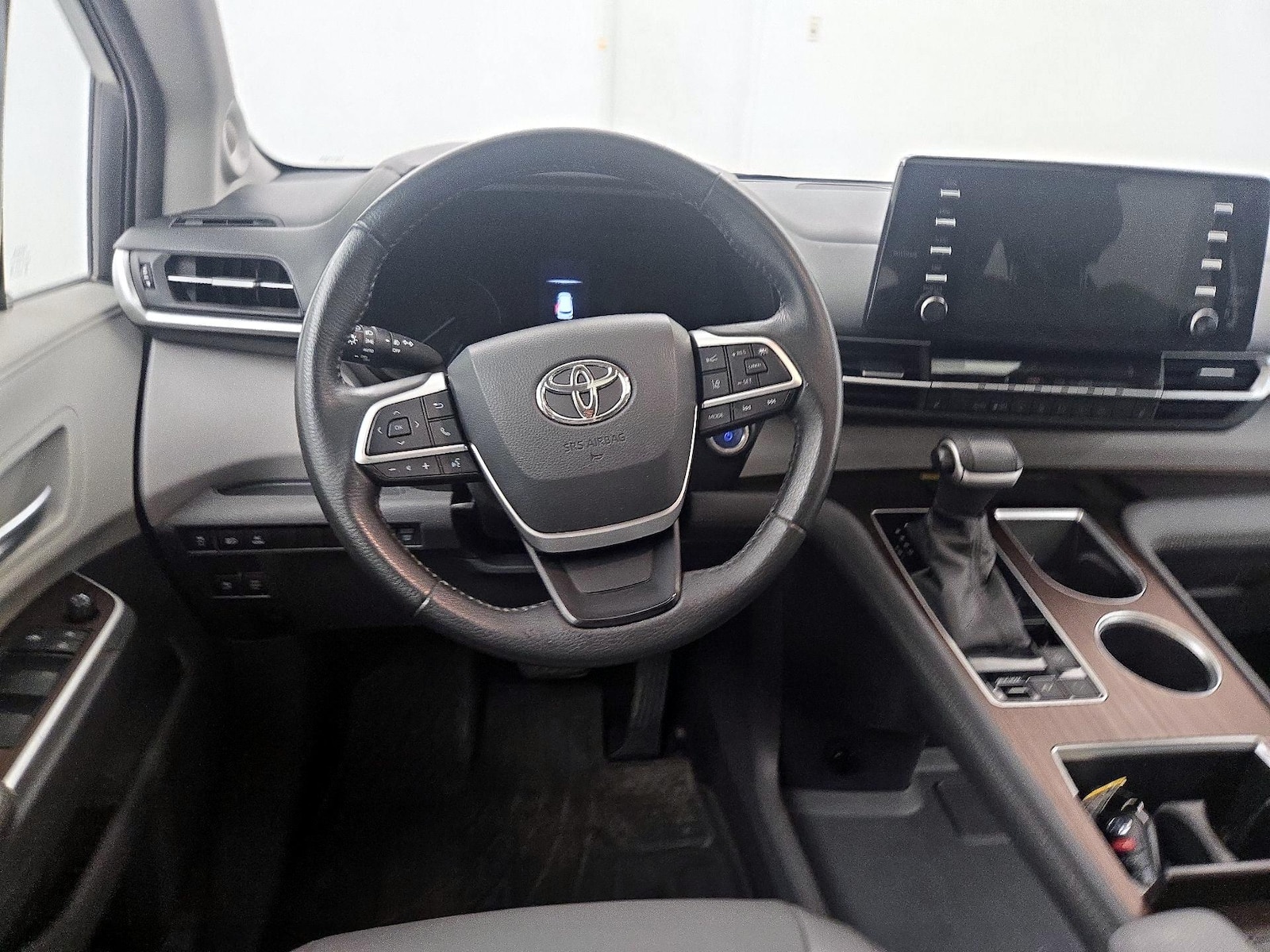 2022 Toyota Sienna XLE - Photo 11