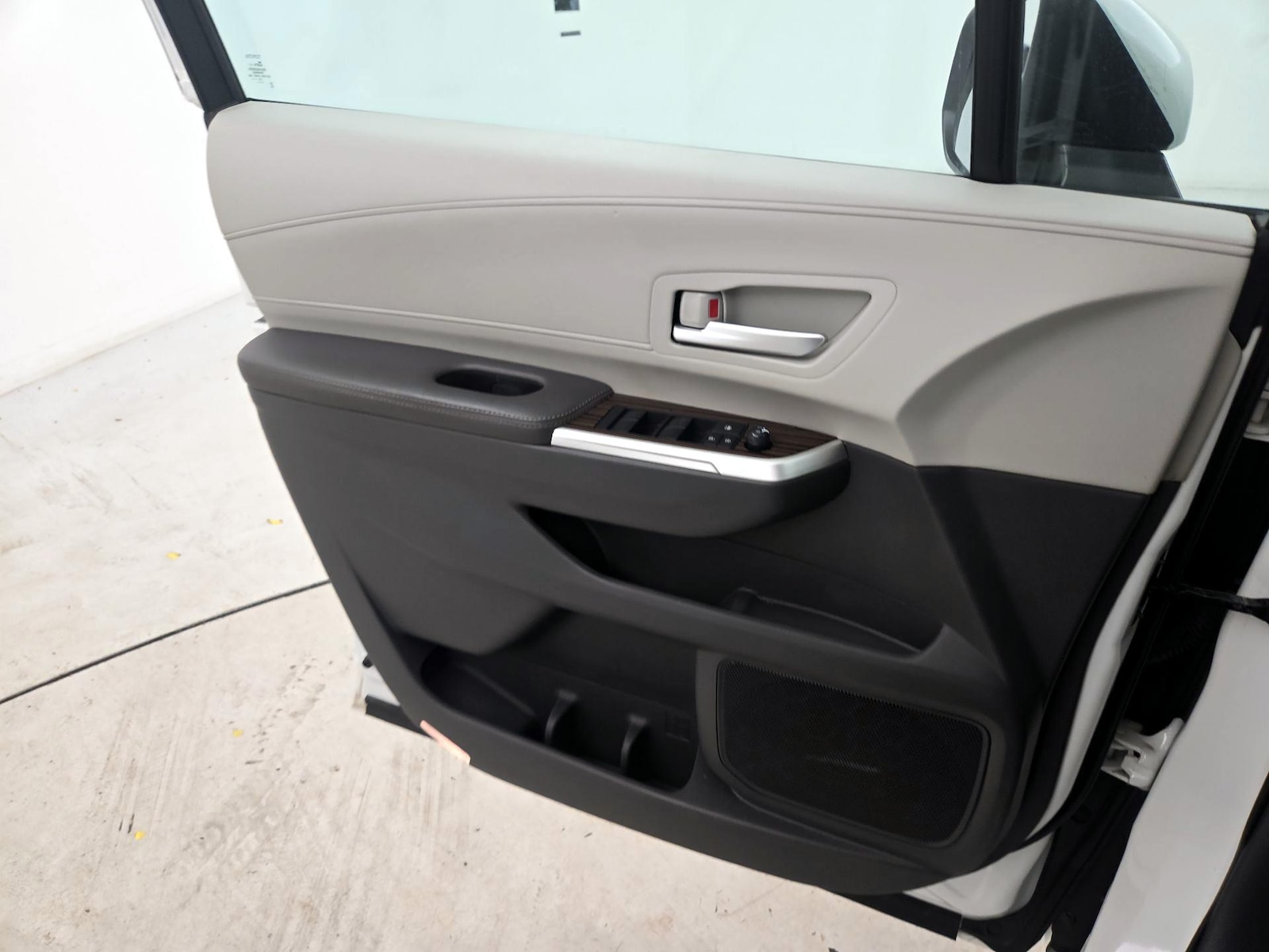 2022 Toyota Sienna XLE - Photo 13