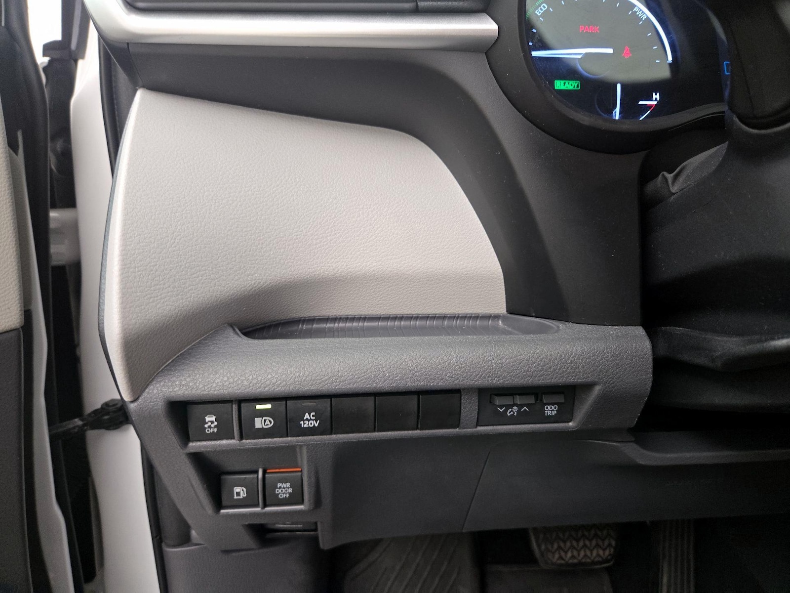2022 Toyota Sienna XLE - Photo 14