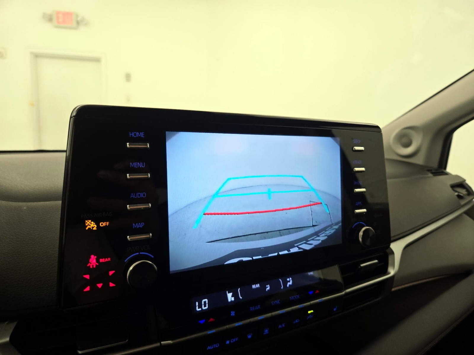 2022 Toyota Sienna XLE - Photo 16