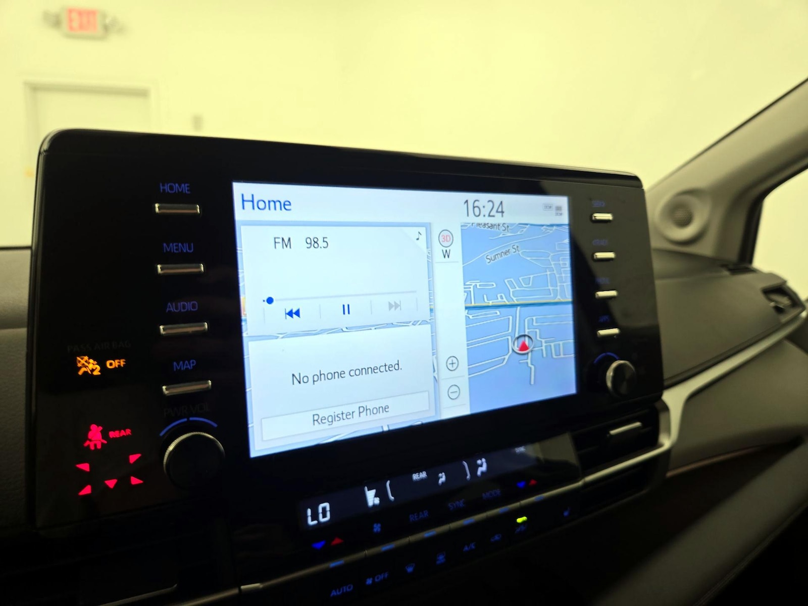 2022 Toyota Sienna XLE - Photo 17