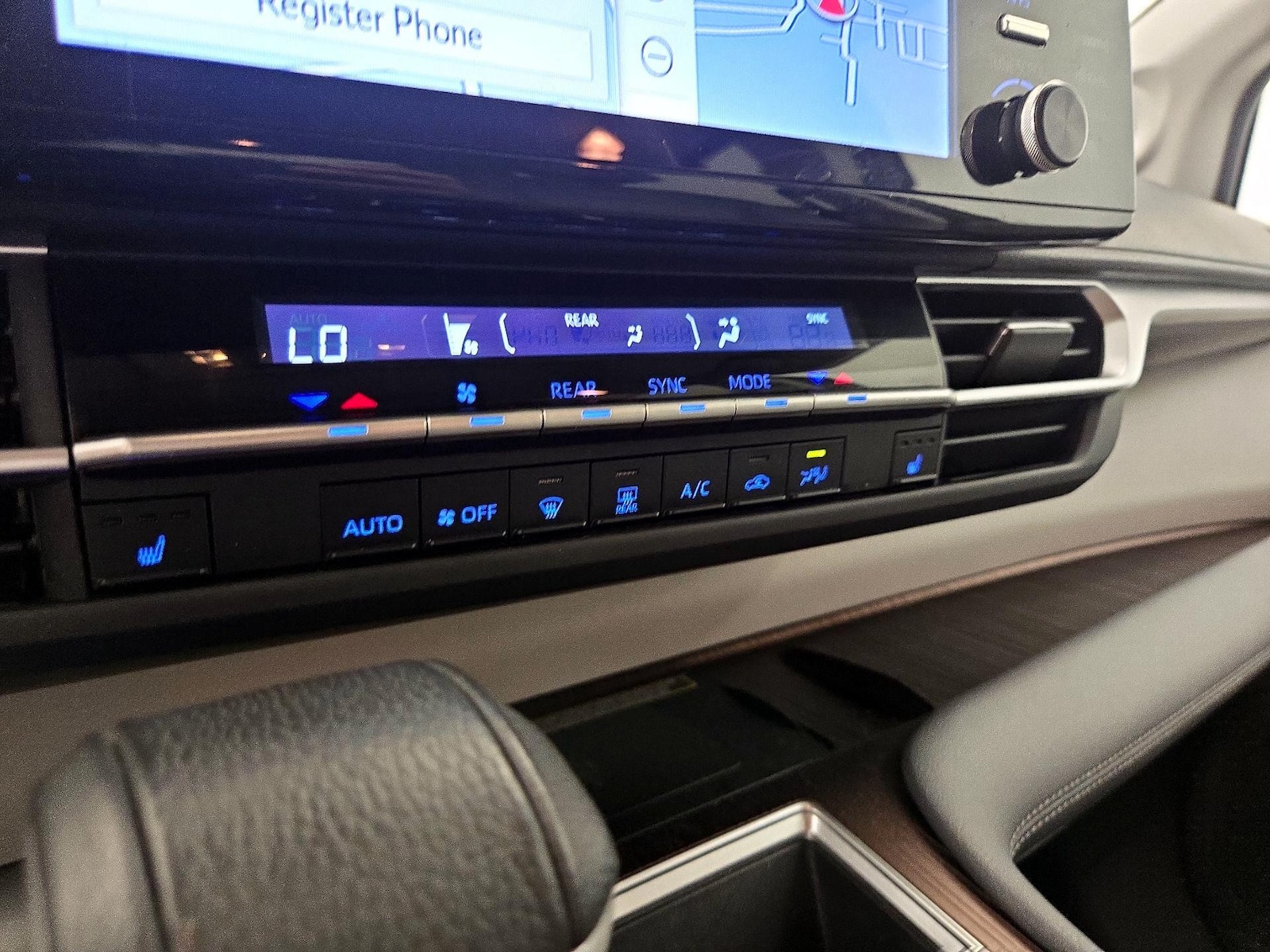 2022 Toyota Sienna XLE - Photo 18