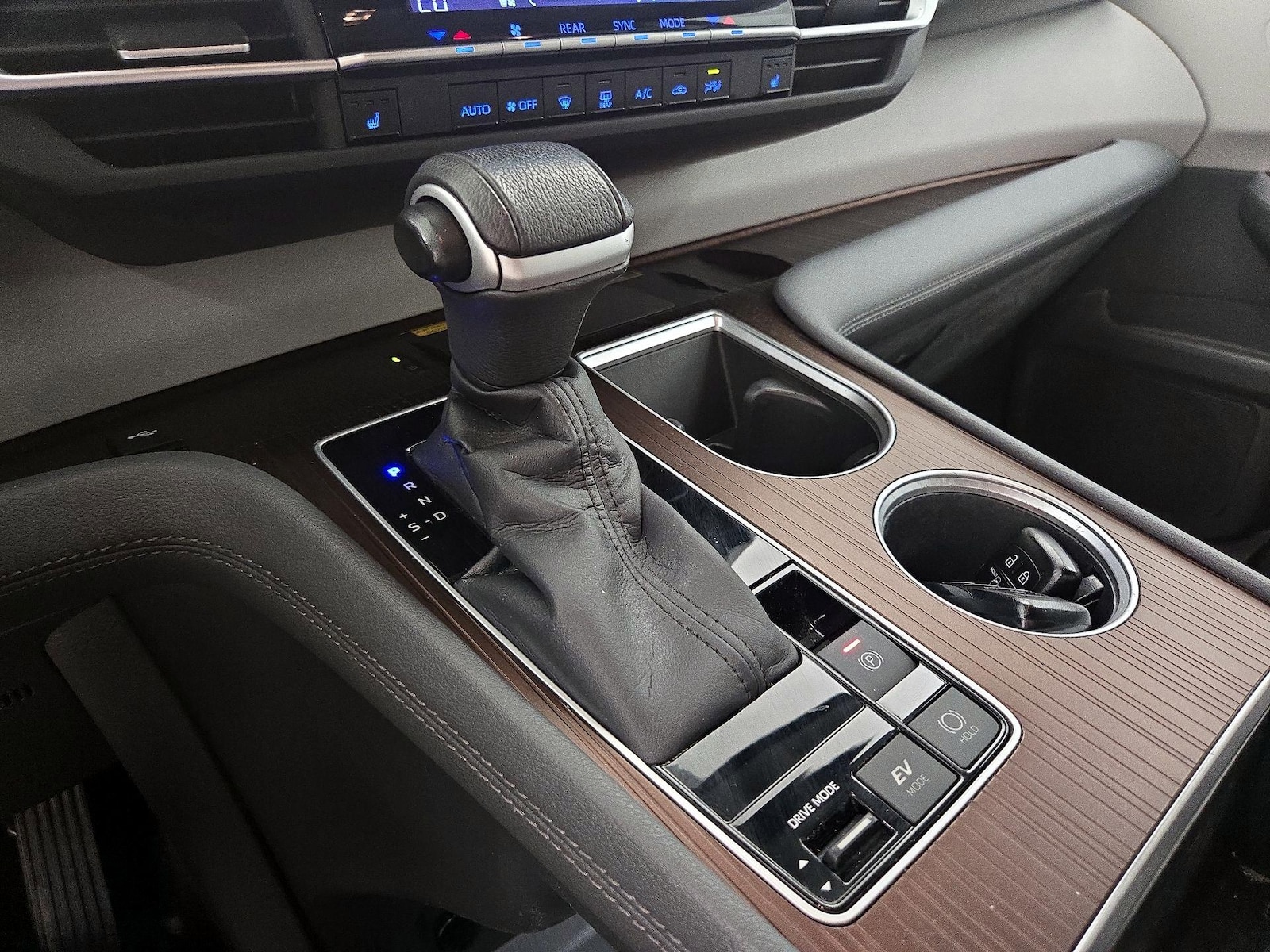 2022 Toyota Sienna XLE - Photo 19