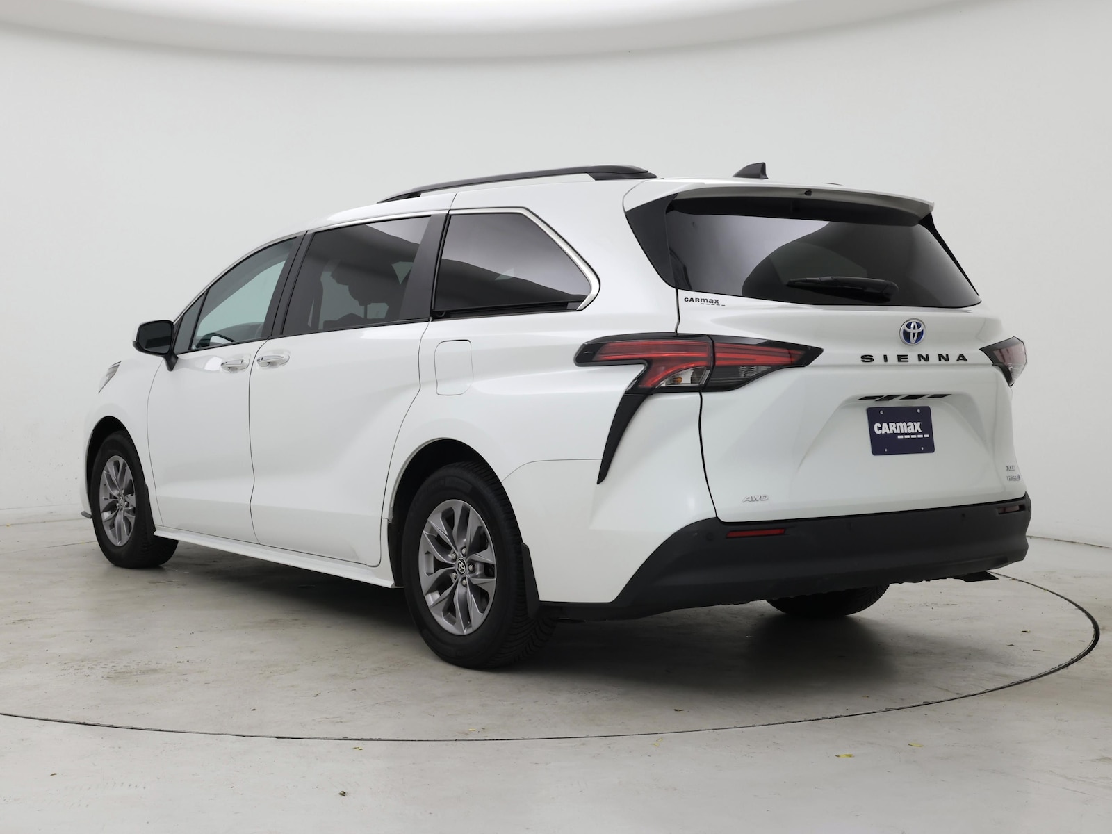 2022 Toyota Sienna XLE - Photo 3