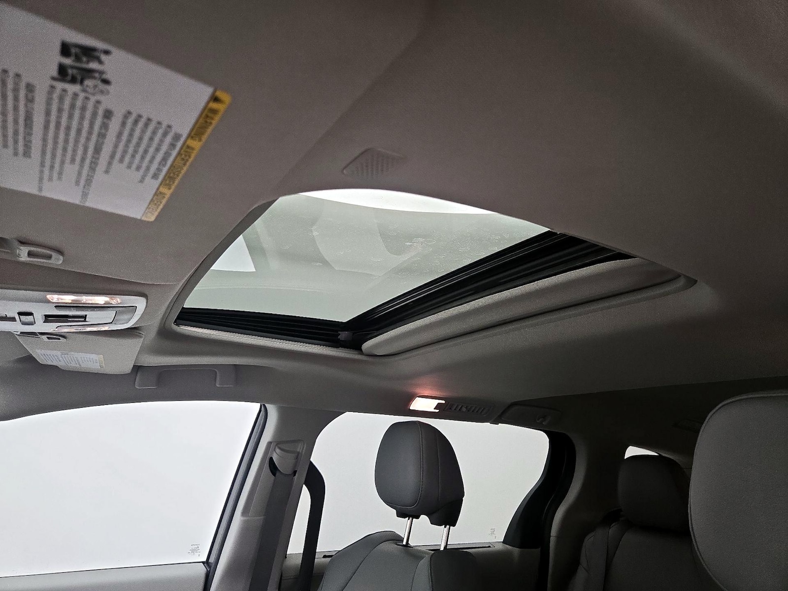 2022 Toyota Sienna XLE - Photo 21